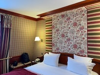 ホテルの室内。