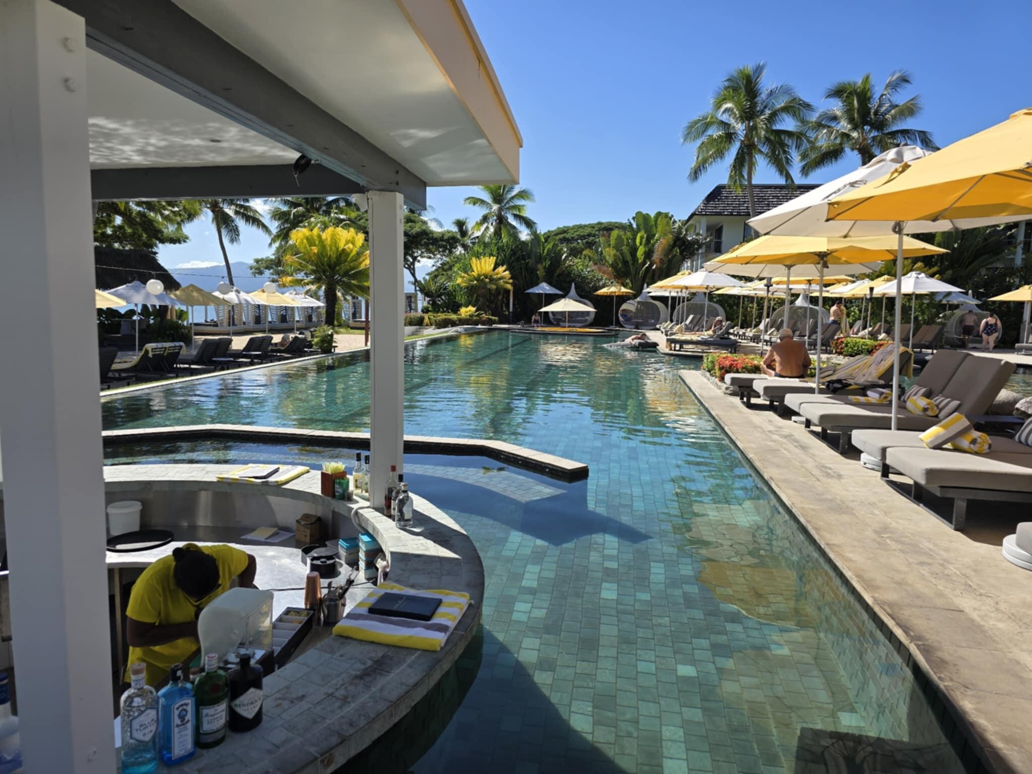 Swim up bar