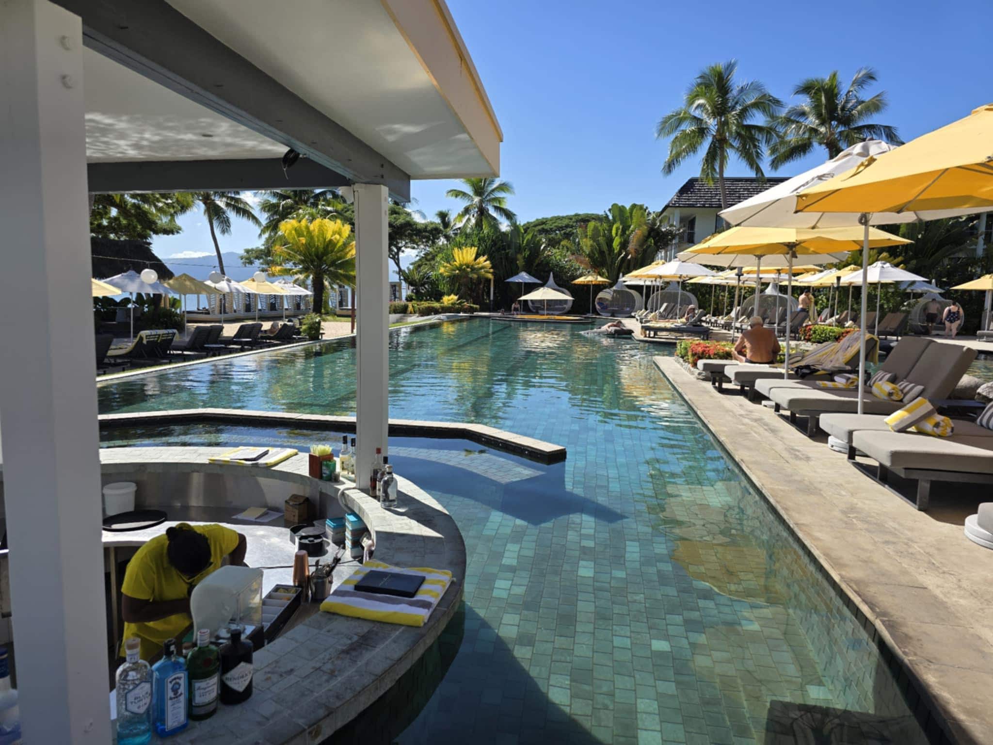 Swim up bar