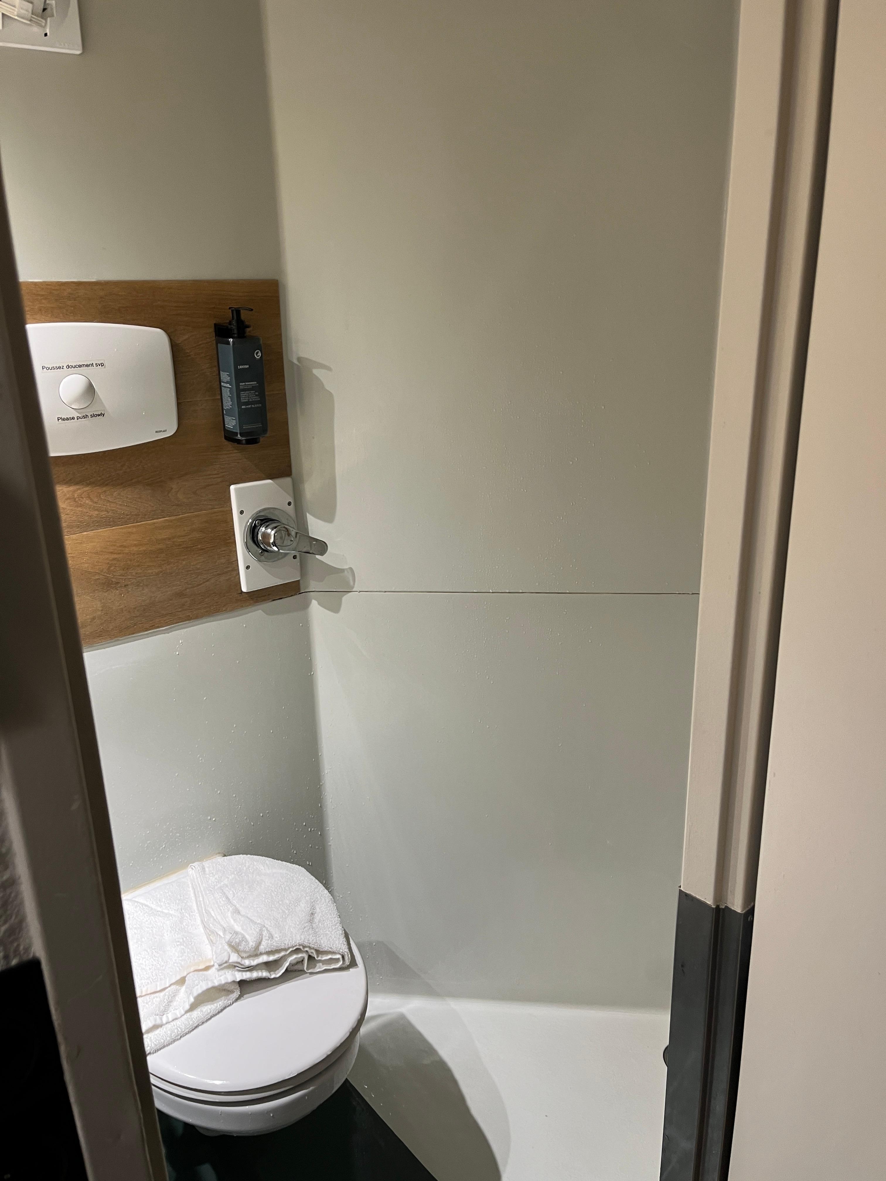 Pas de rideau de douche 