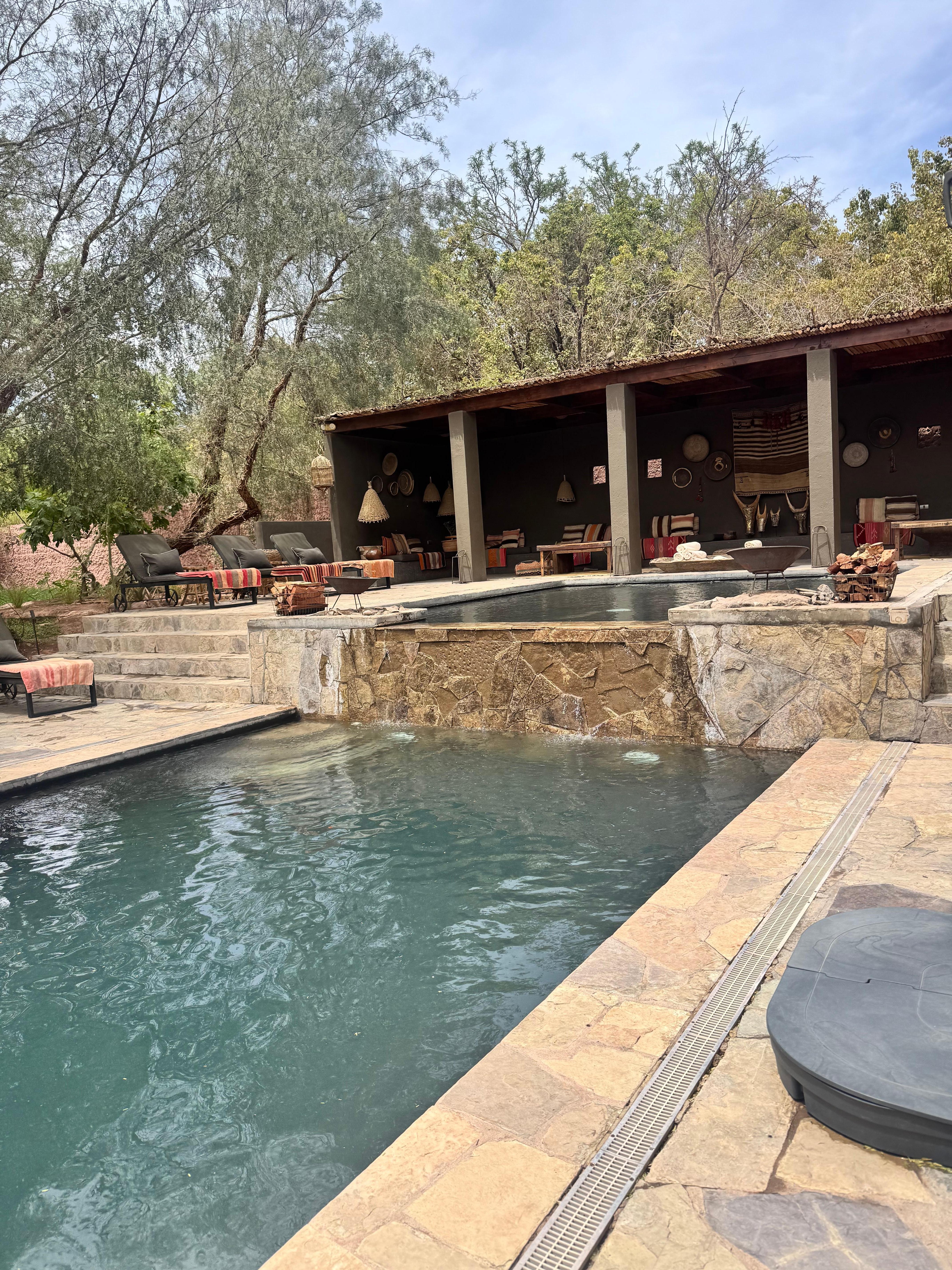 Restaurant/Pool area