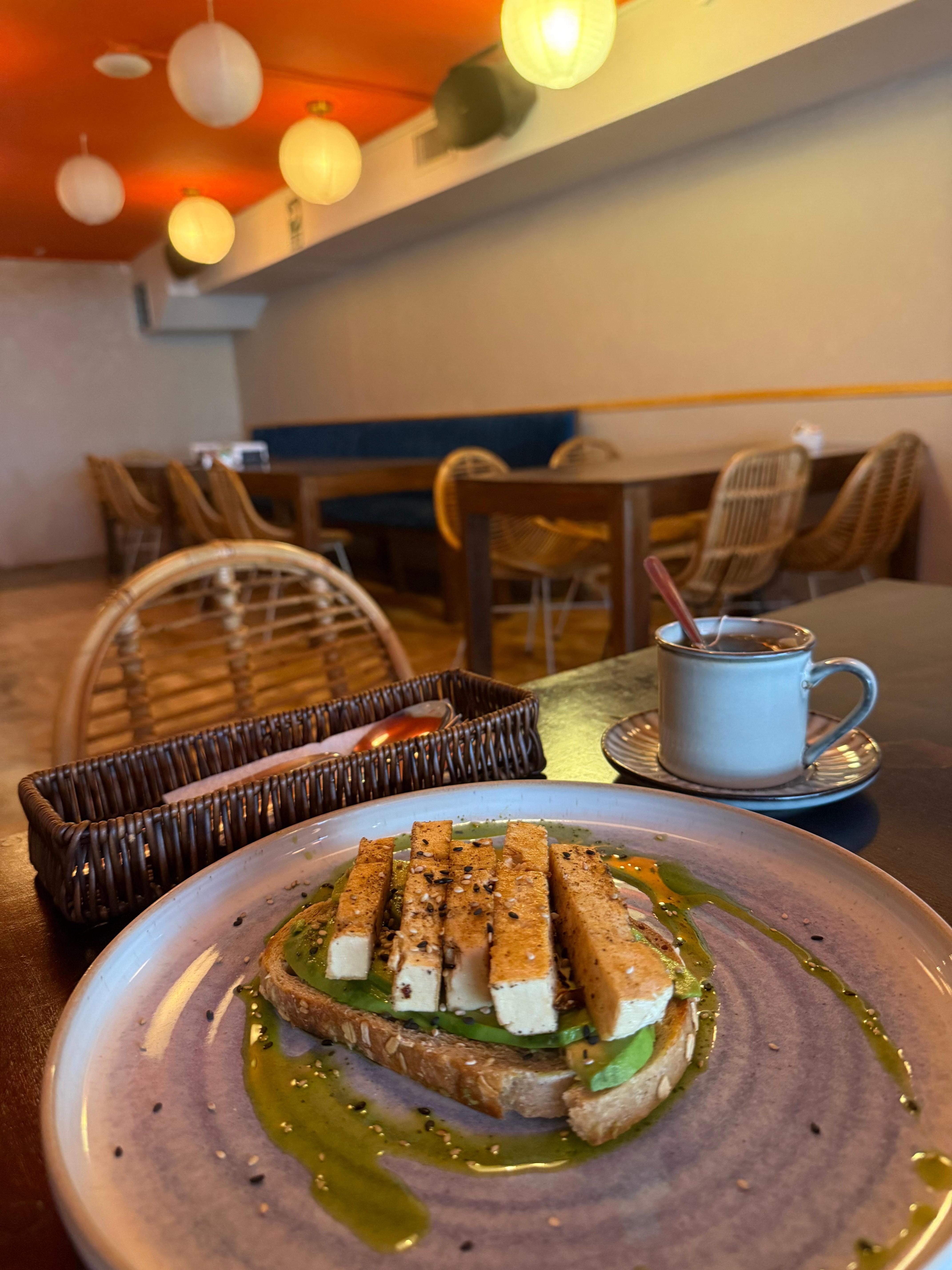 Muy Rico pero no me dieron el desayuno completo 
También incluía fruta 