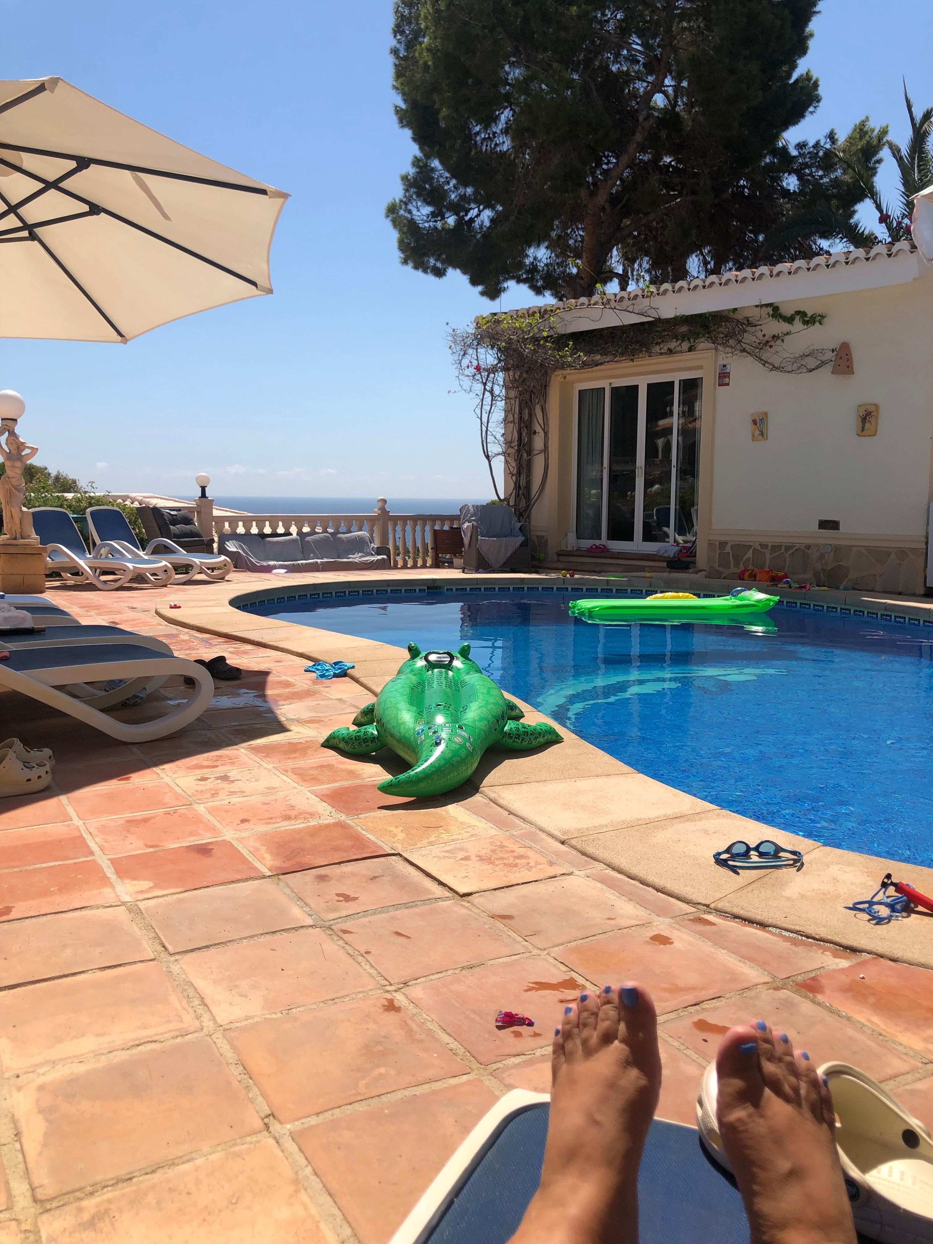 Pool room 1 and seaview