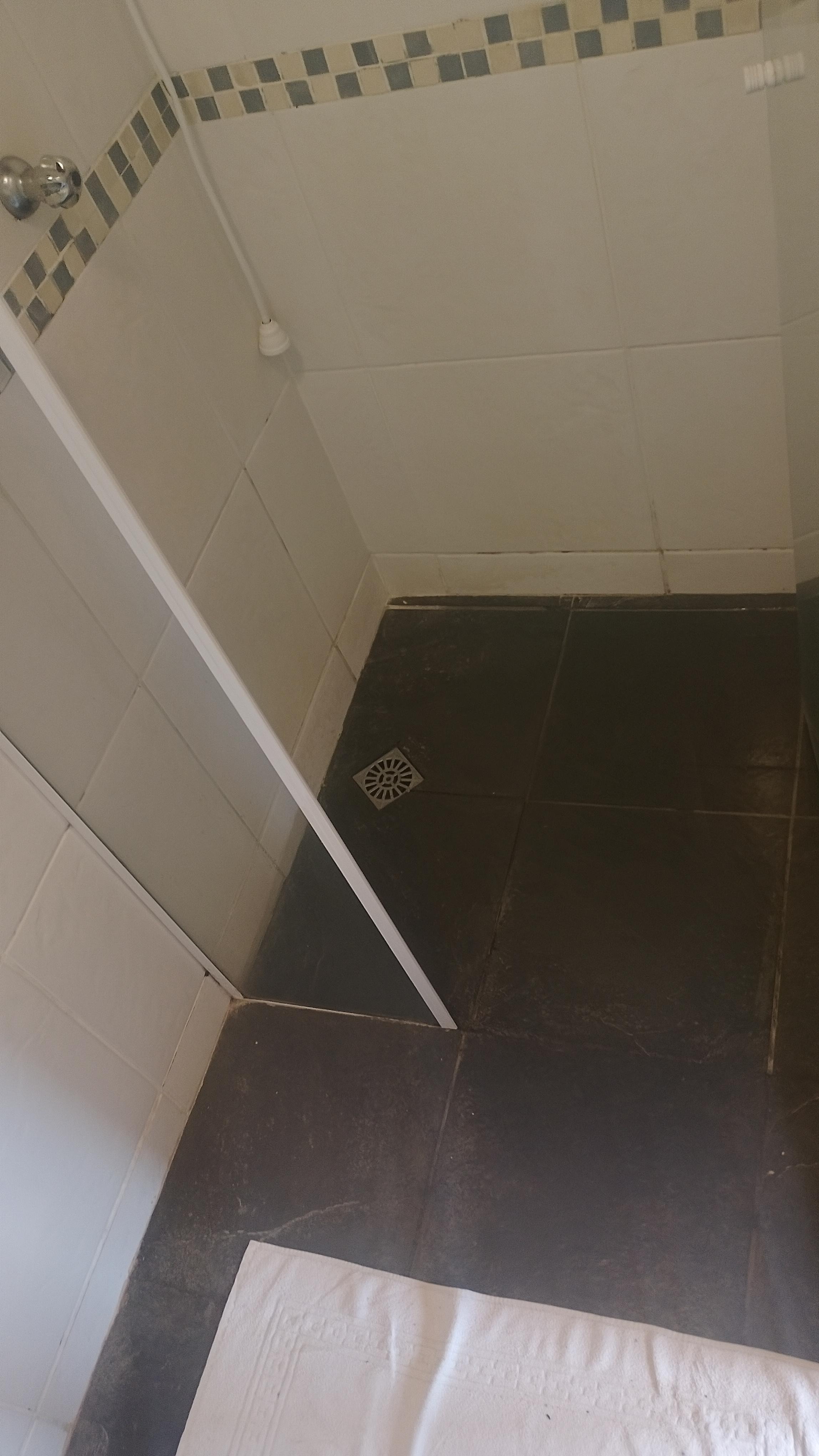 Água acumula na hora do banho e não vai para o ralo