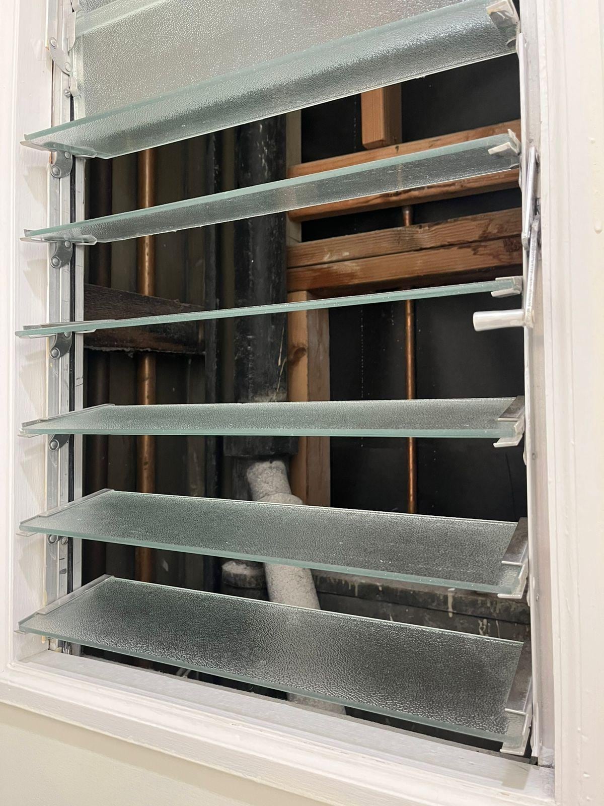 No Odor extractions so you need to open a windows to connect with internal pipes, full of mold and dust, you can hear all from next room....