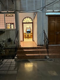 フロントはコンパクトでスタッフも良い。