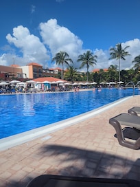 Larger pool , great very clean , bar close by