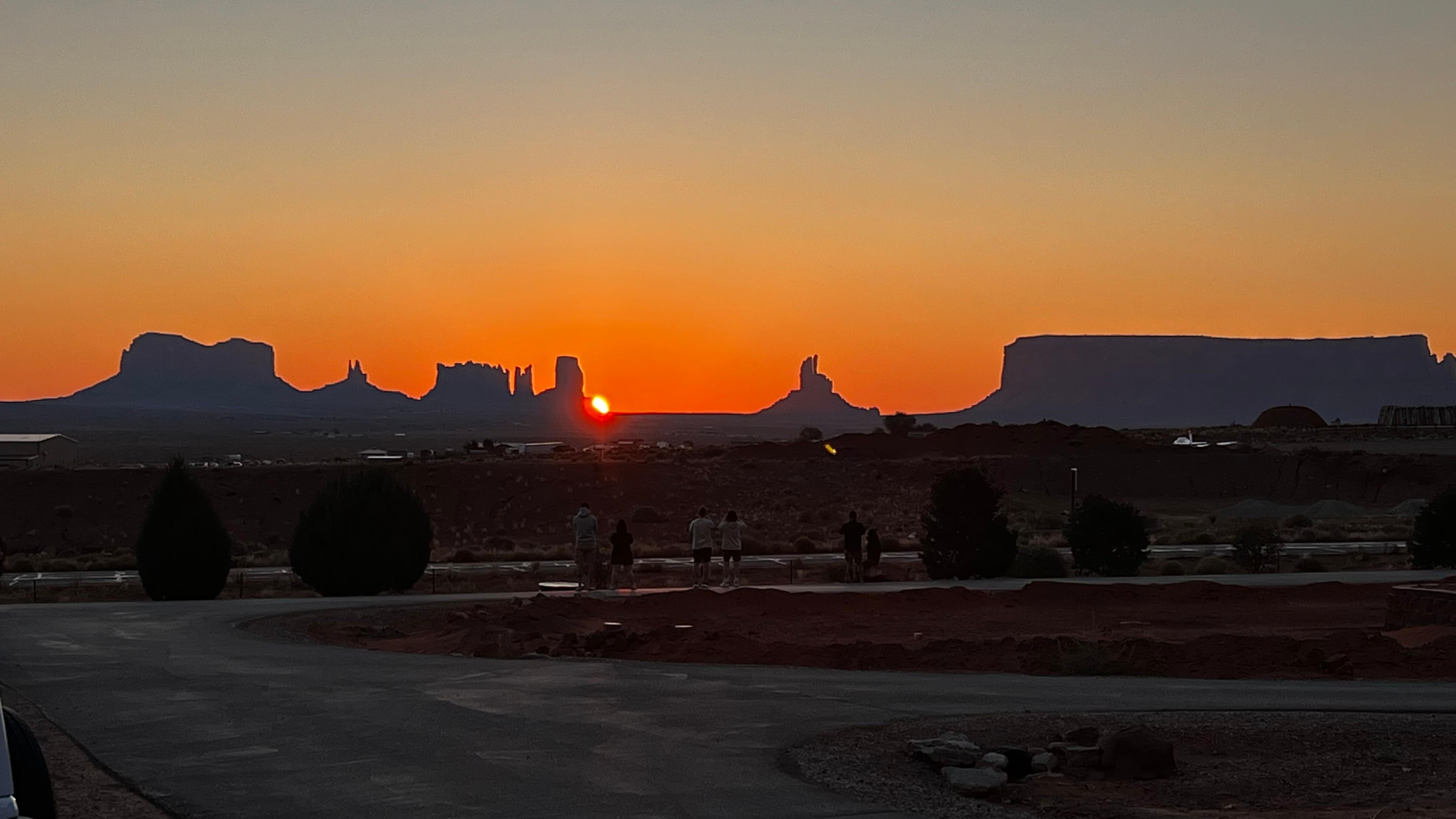 Amanecer desde el porche de la cabaña 