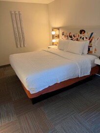 spacious room; super comfortable bed