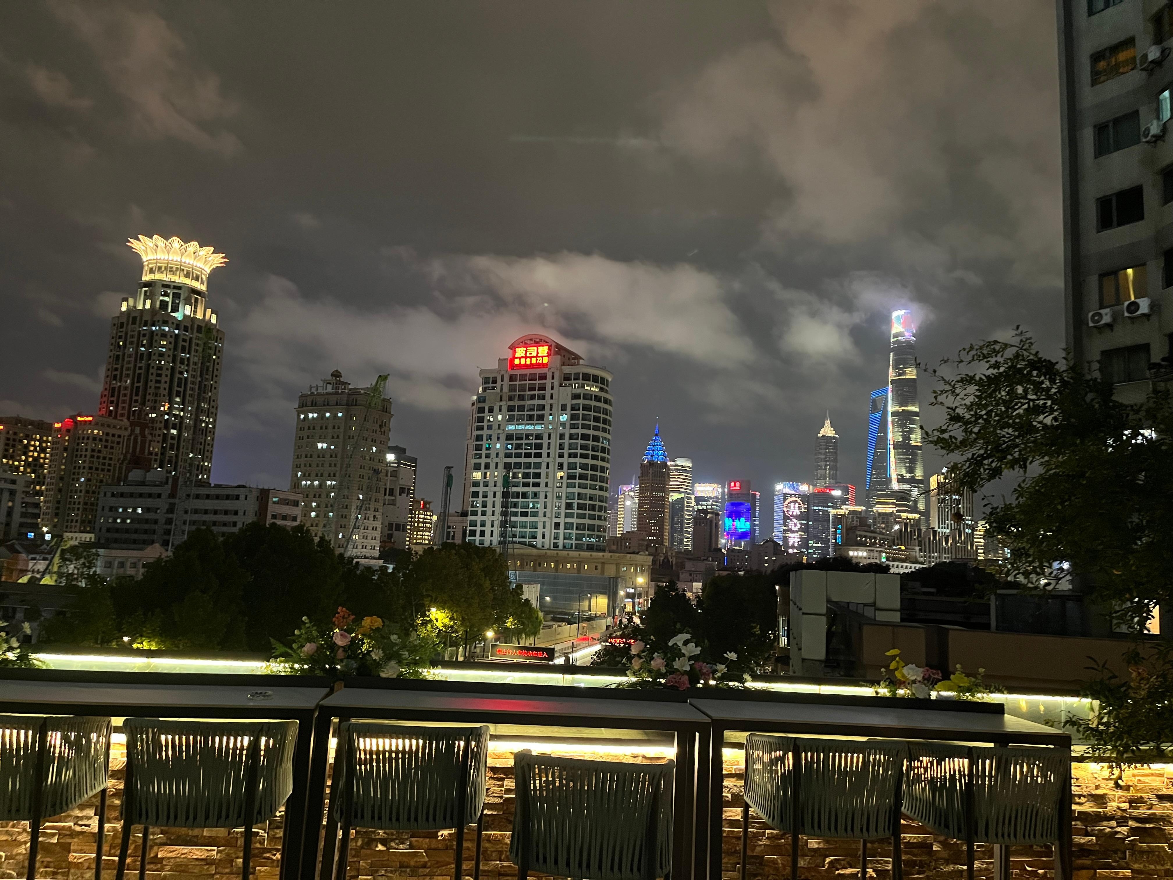 Terraza de la cafetería del hotel