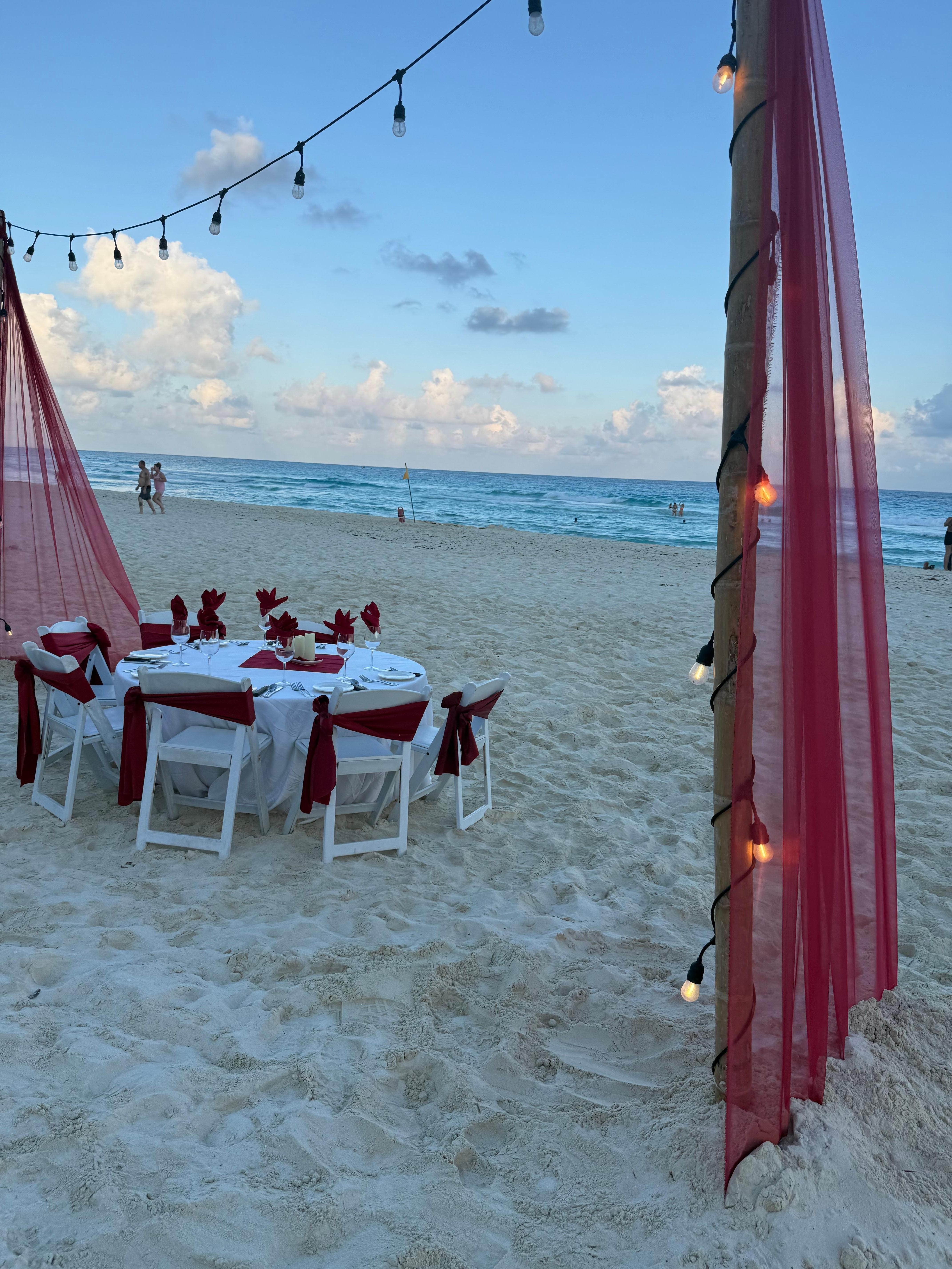 Pude observar servicio de cena en la playa - se veia hemoso