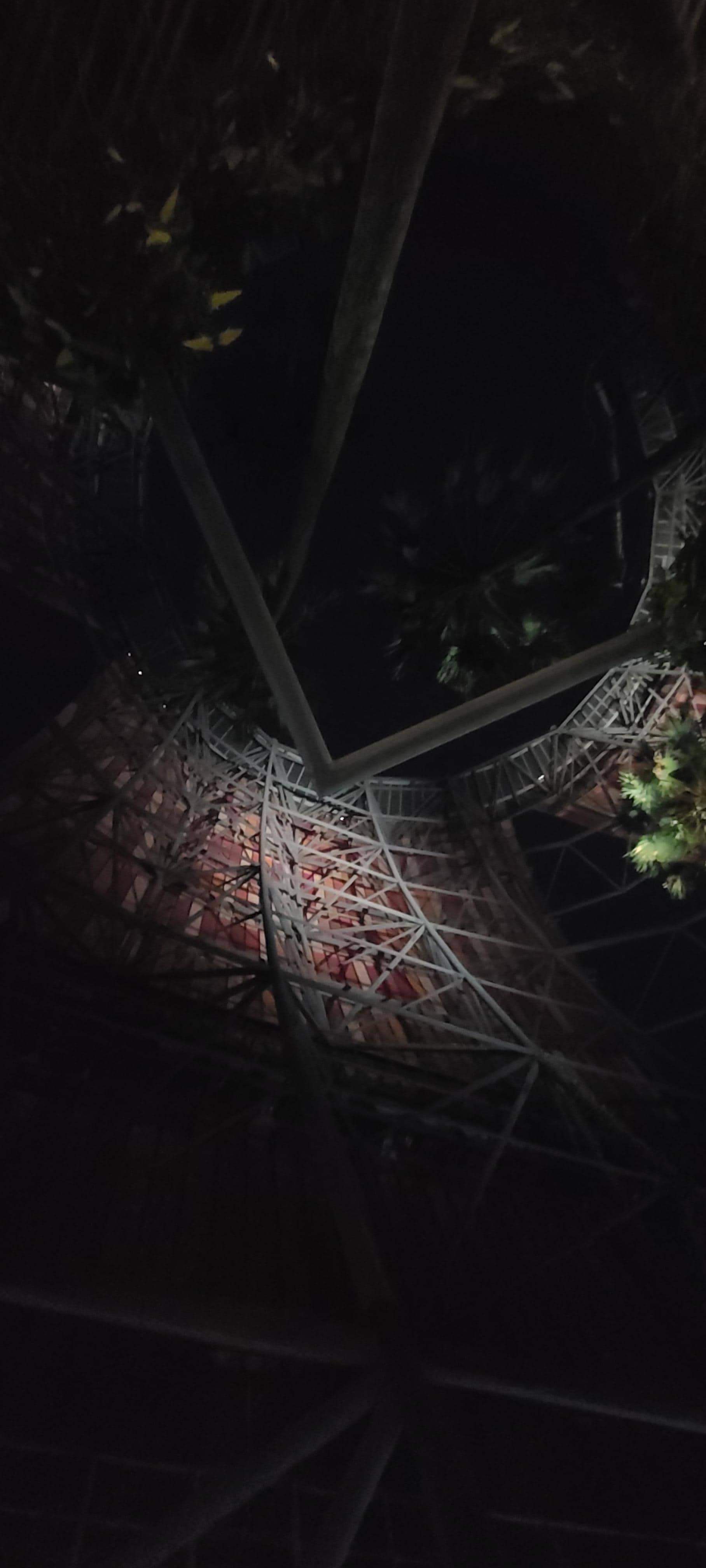 The "plebe" pool with no view. Just these ugly internal structures. 