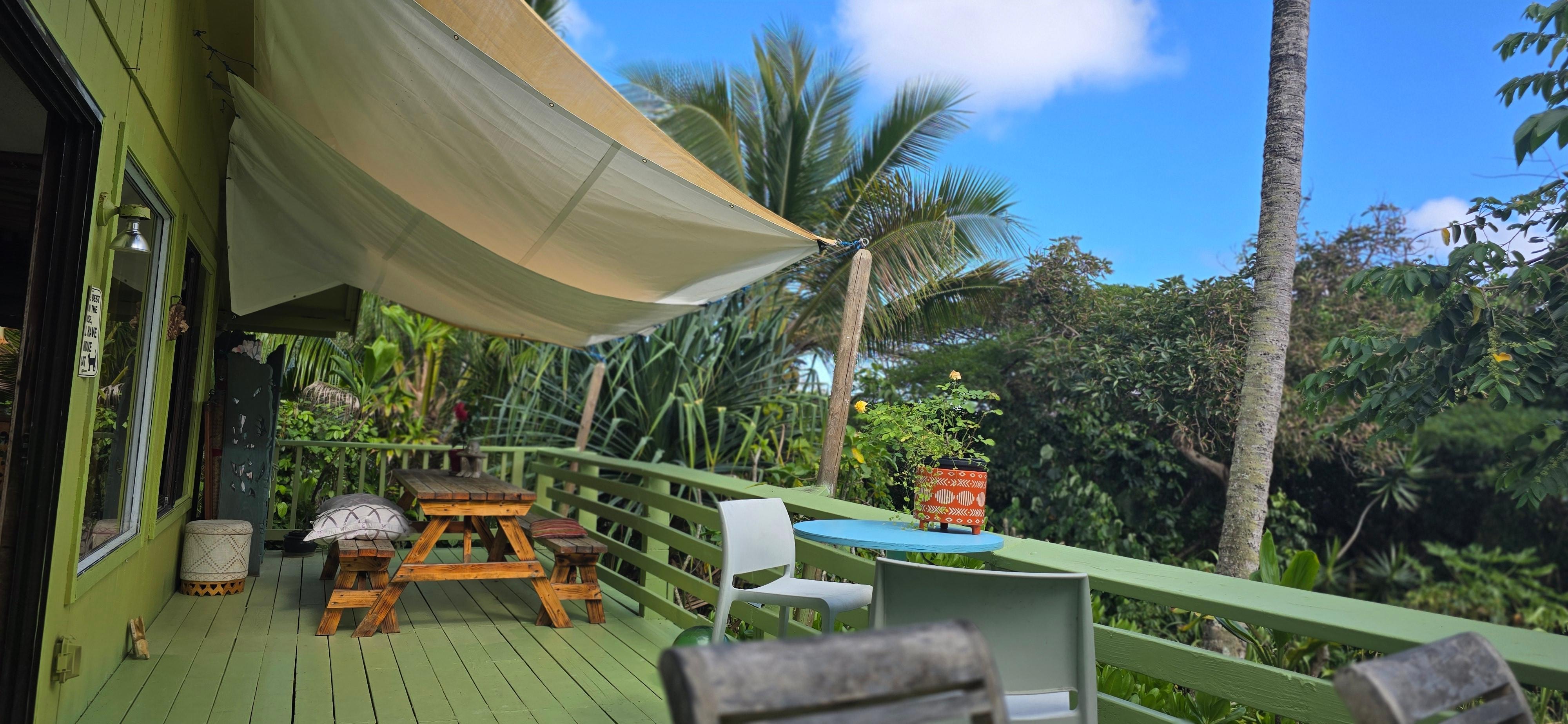 Balcony for breakfast and gekkos