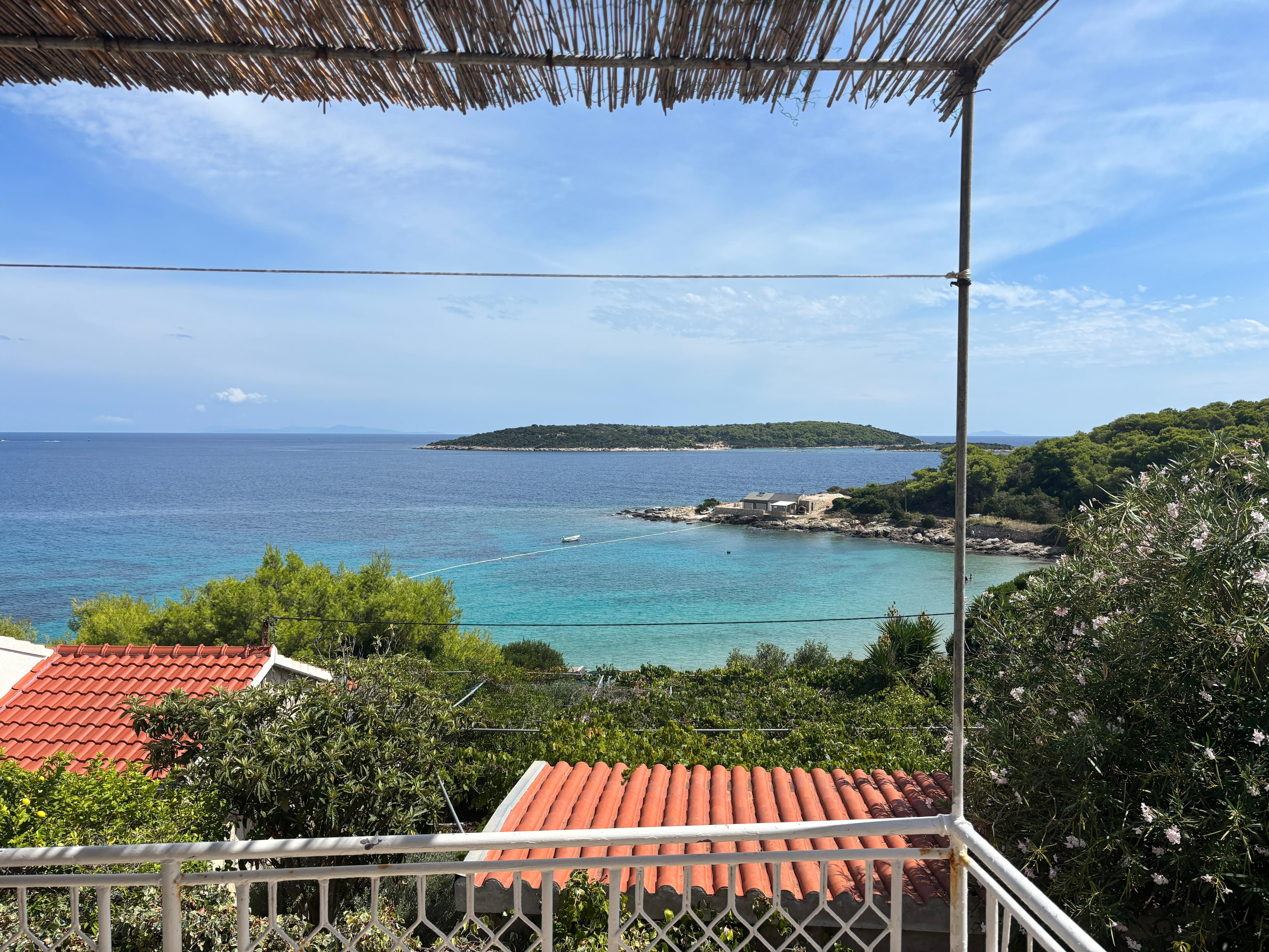 Blick in die türkisblau Zaglav Bucht
