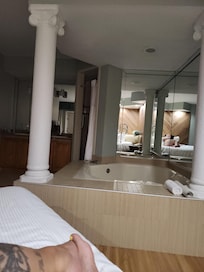Hot tub jacuzzi in my room