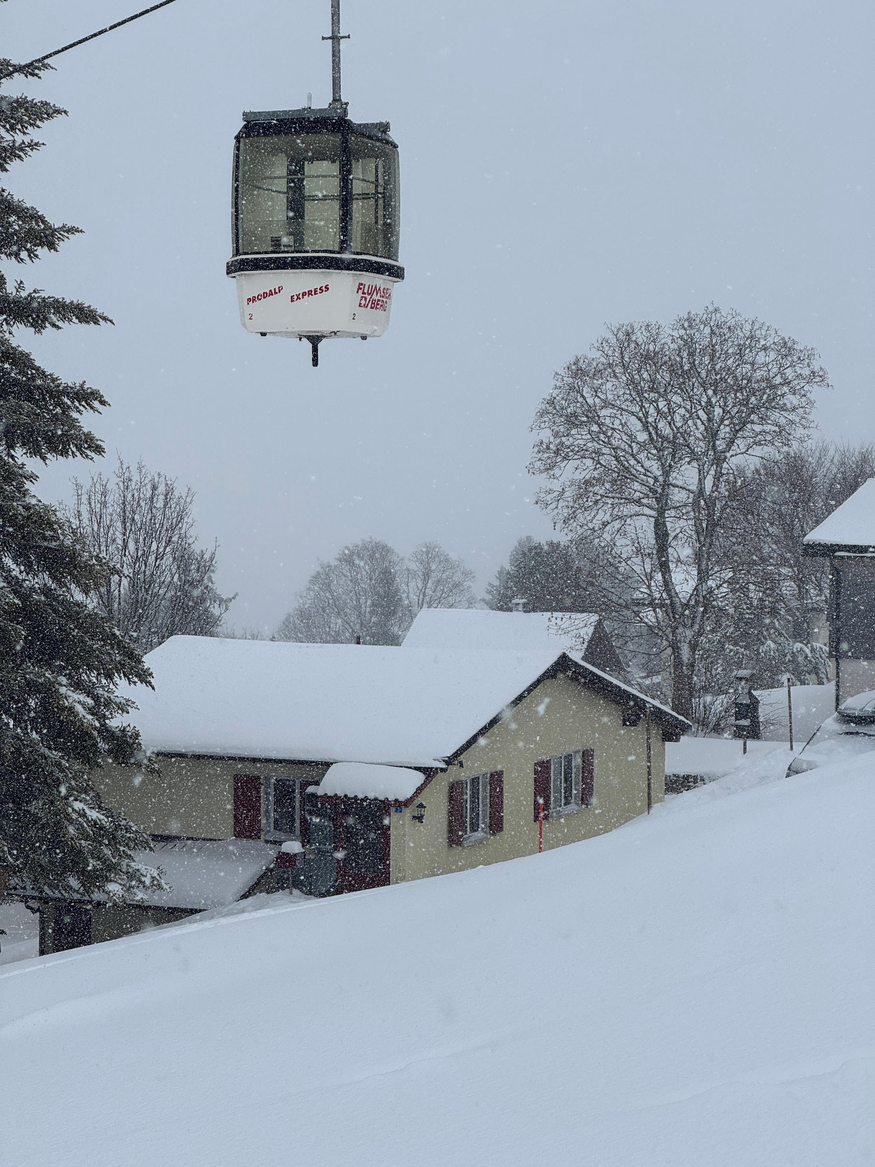 Foto van het appartement vanaf de piste. 