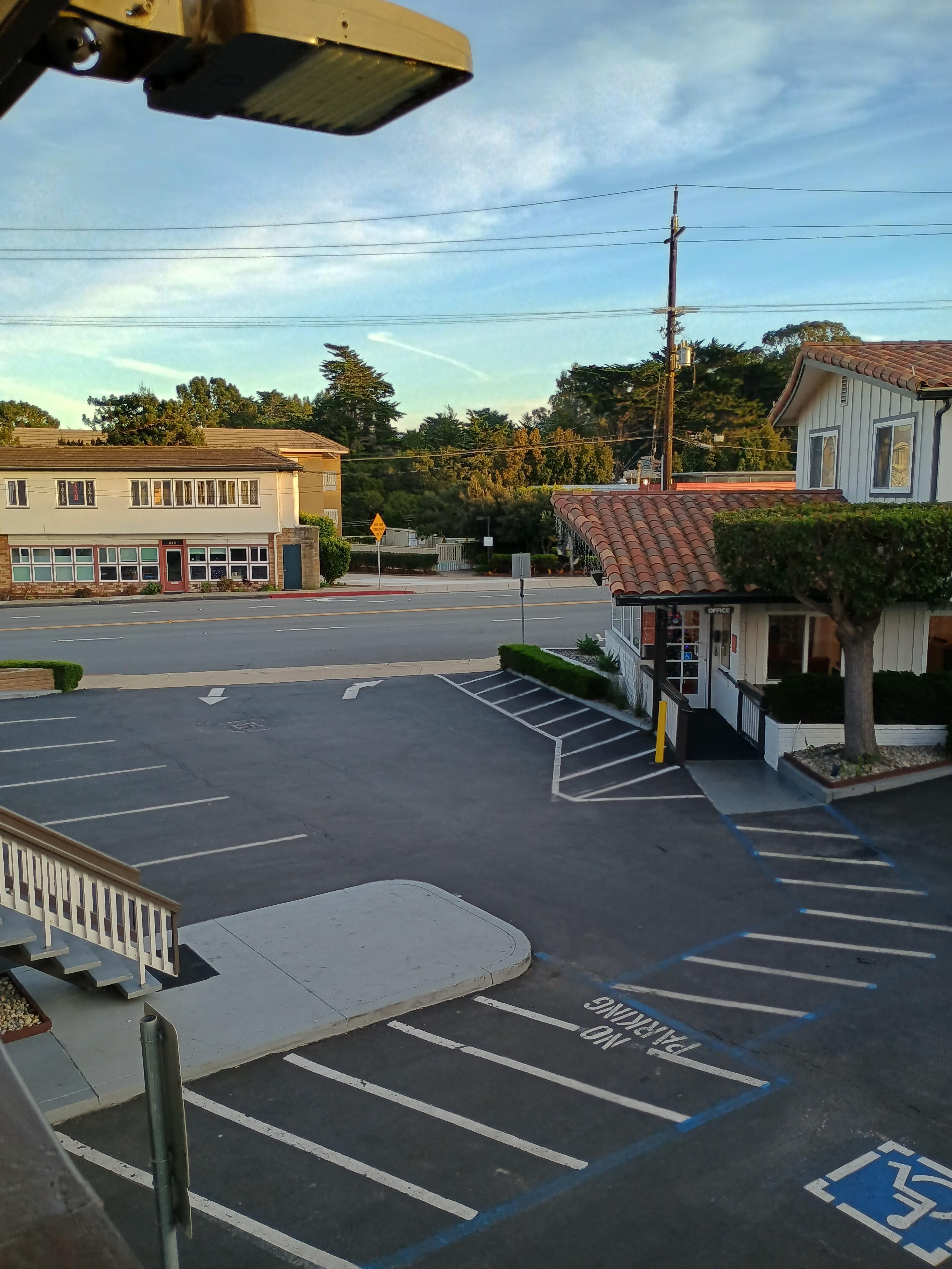 Beautiful day and very clean parking lot!