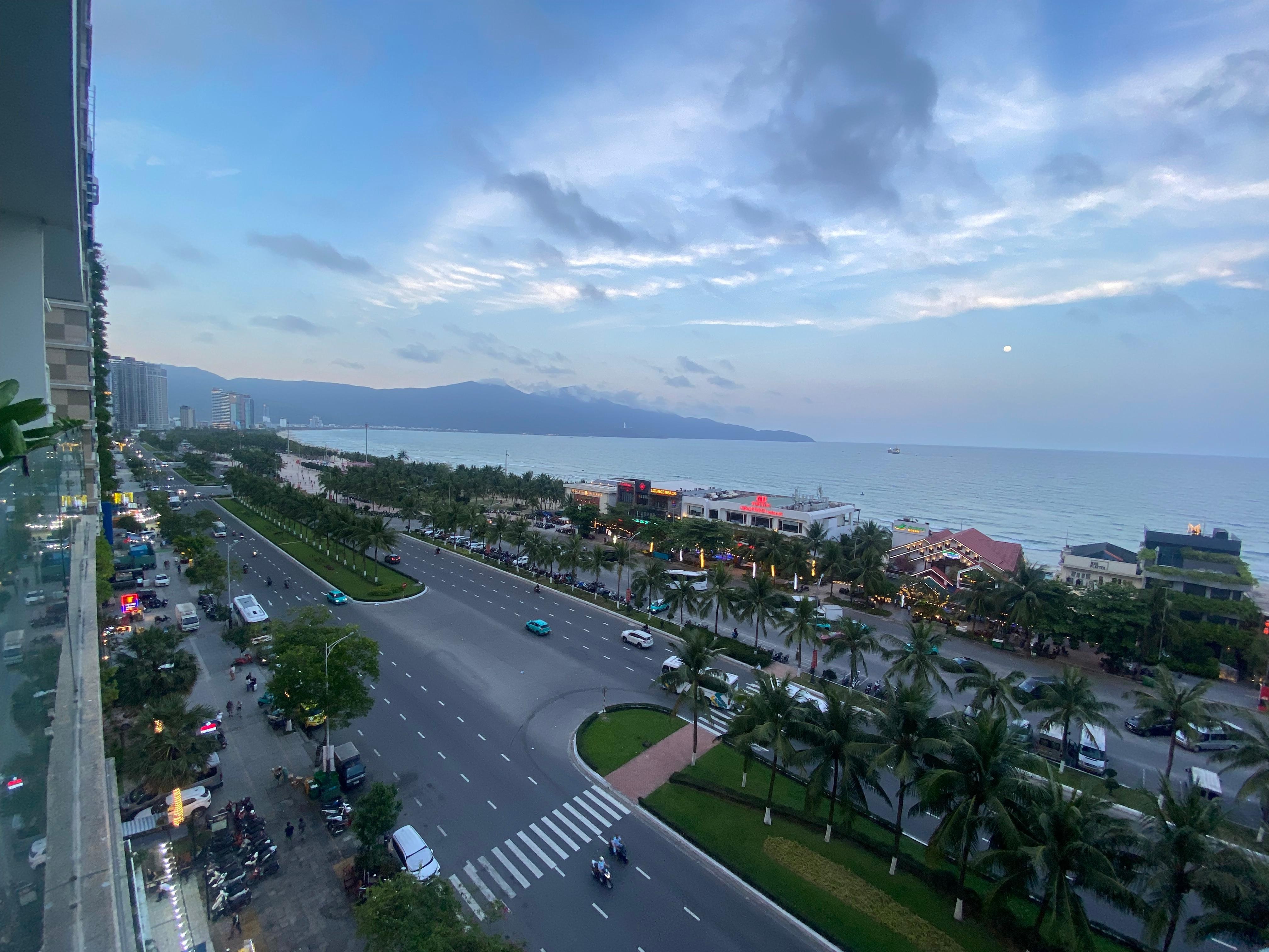 バルコニー左側