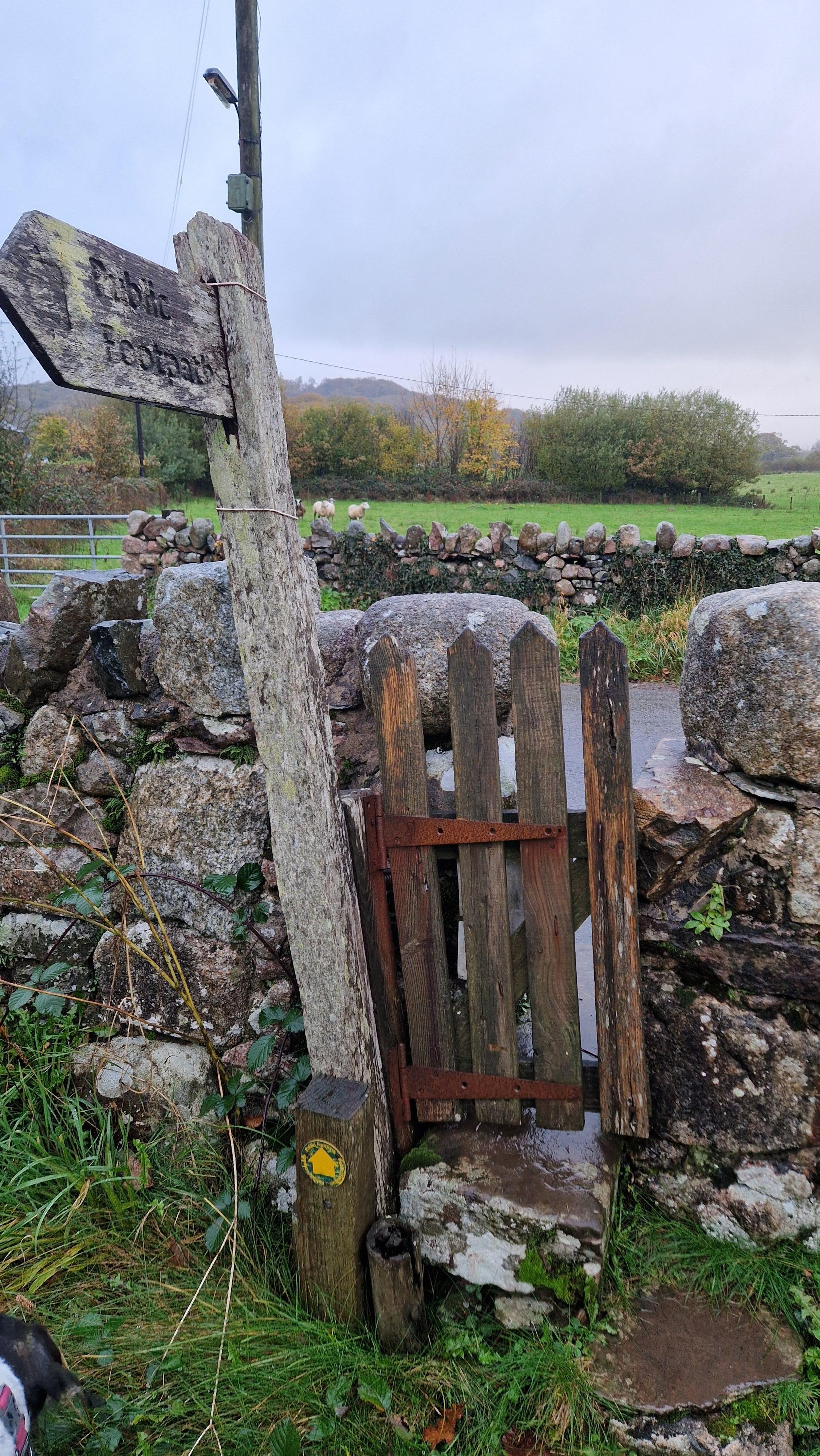 Small gate near the Inn