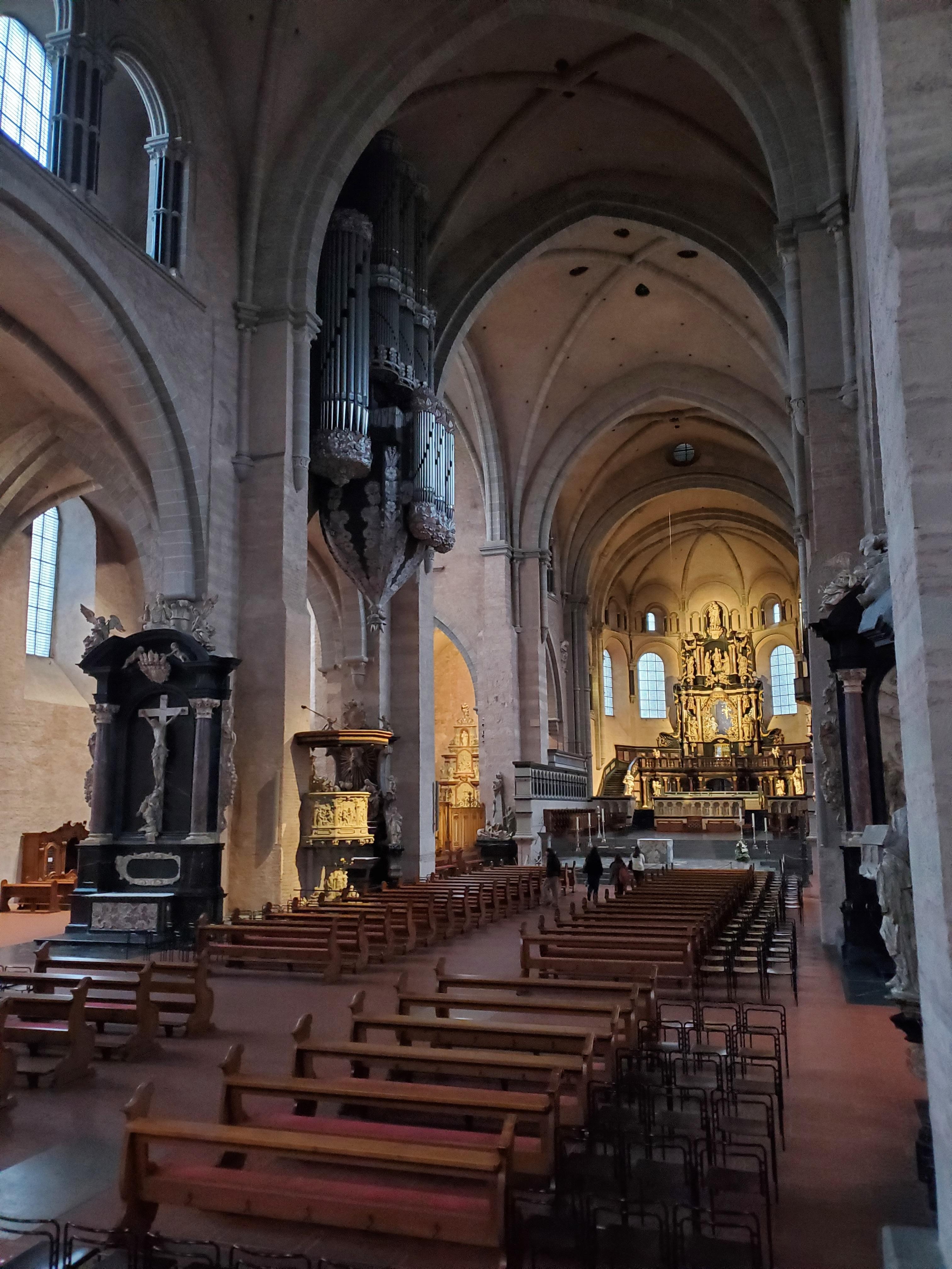 In the cathedral 
Im Dom