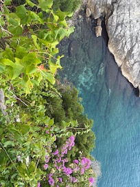 Vue plongeante sur la mer de la maison