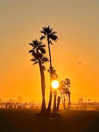 Short walk to the beach to enjoy the sunset