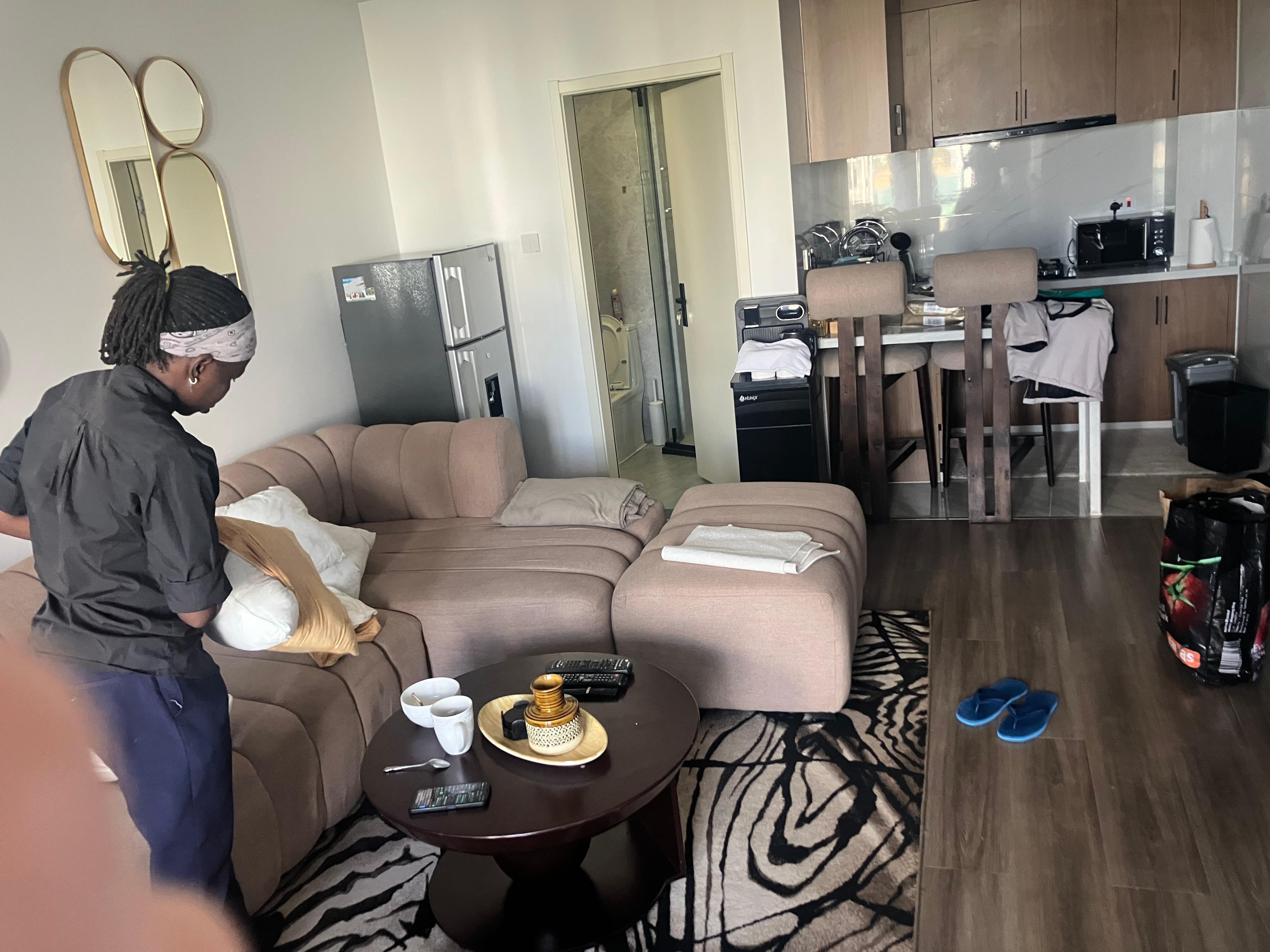 チェックイン後、部屋に入ったら掃除中