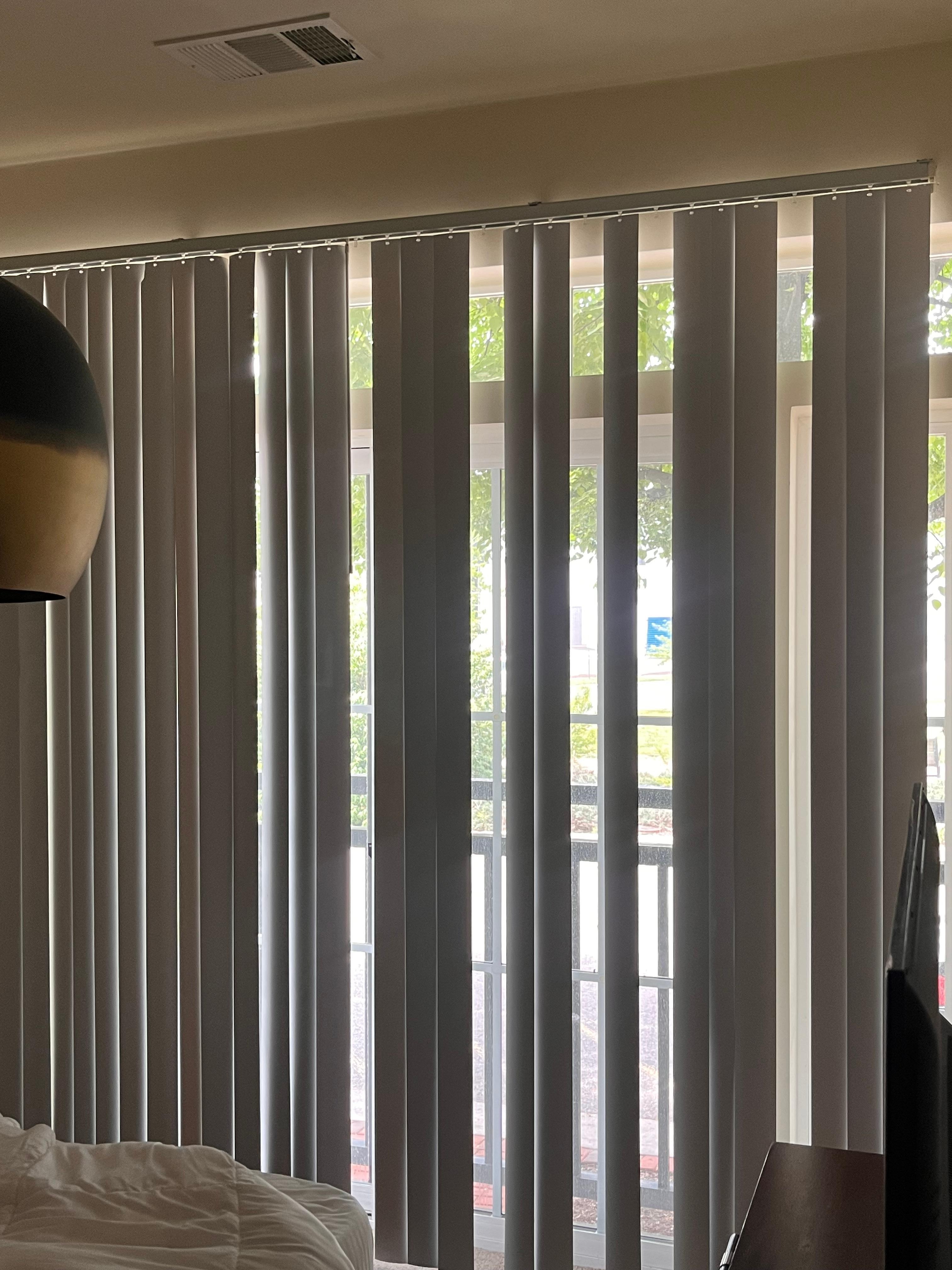 Missing blind panels in the master bedroom. Definitely not the best considering it’s first floor and anyone could look in at night. 