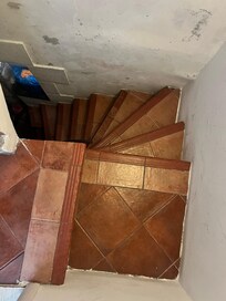 Narrow stairs with minimal hand rails