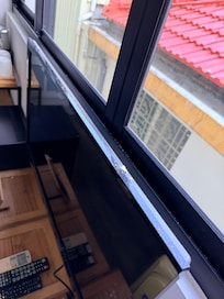 入房時即發現多處有壁癌剝落碎片