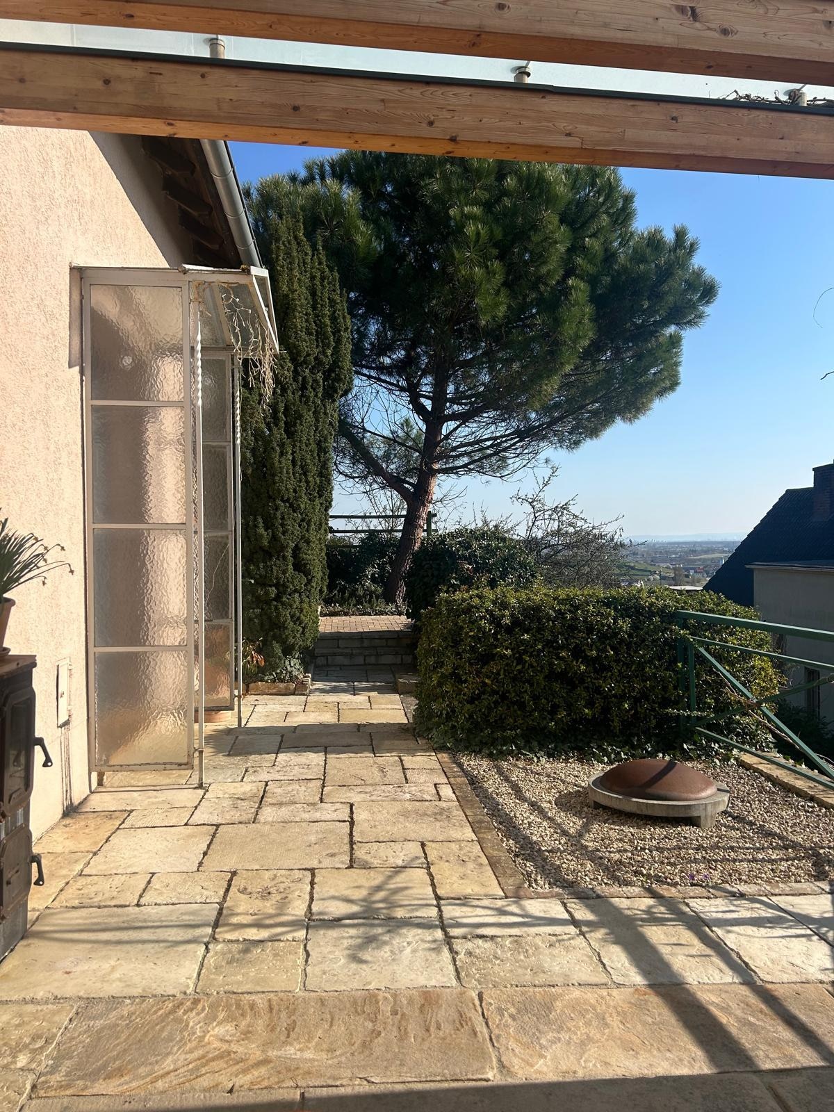 Die Terrasse vor der Küche