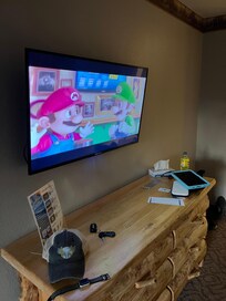 Only cable tv/no streaming services available