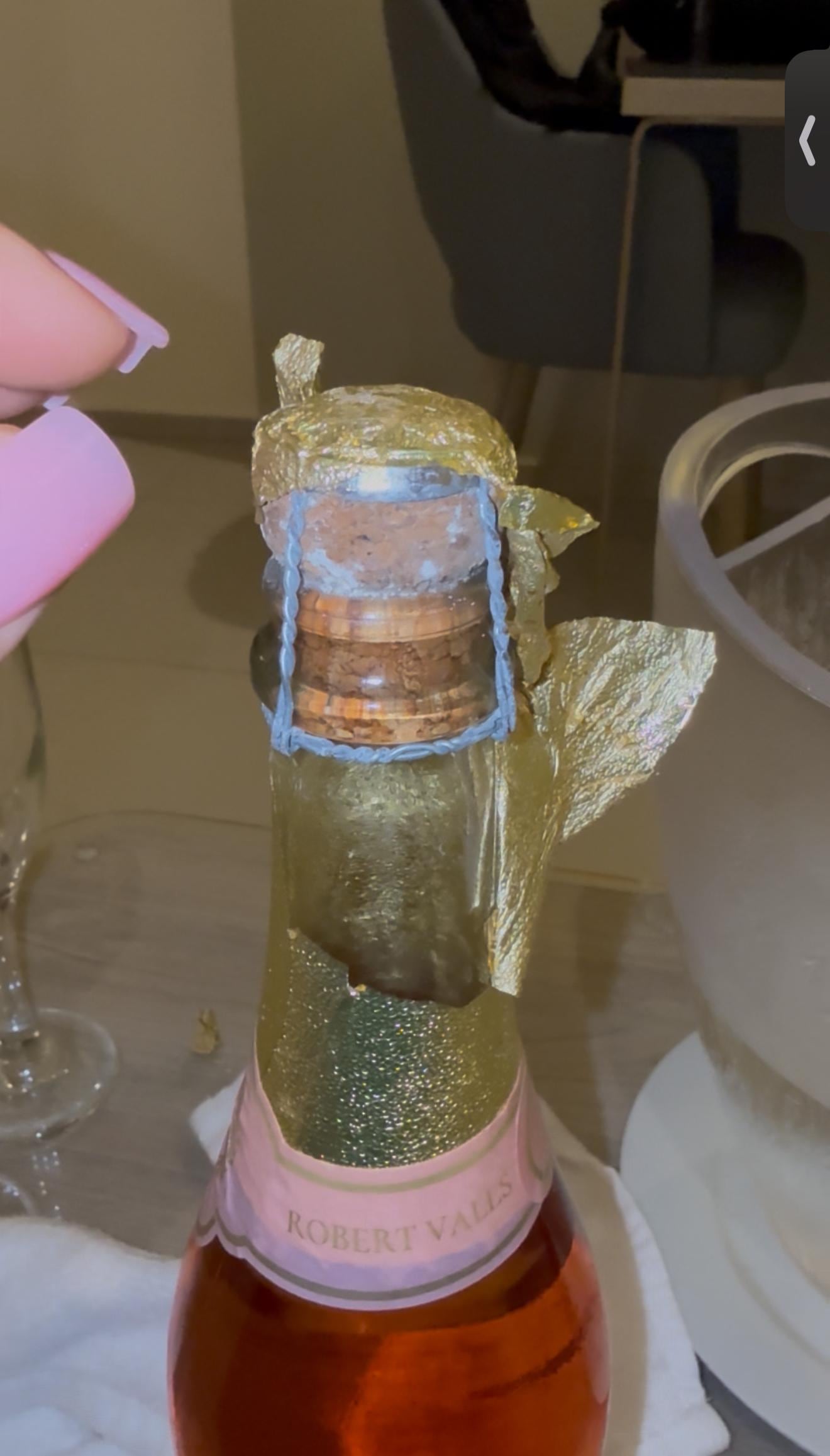 Mold wine cover 