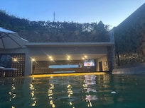 Pool bar