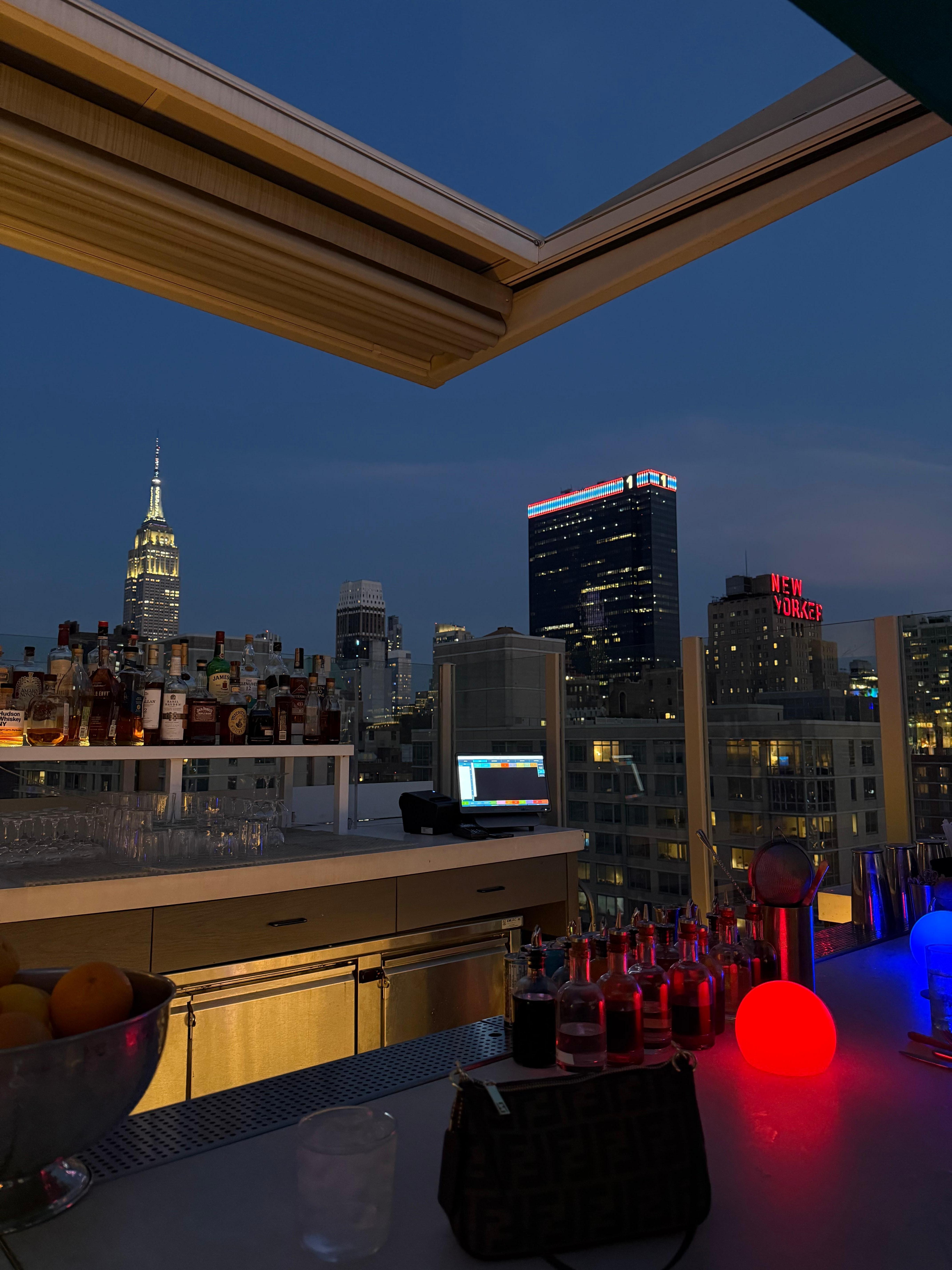 Rooftop bar/restaurant 