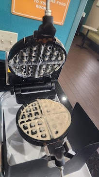 Dry waffle maker