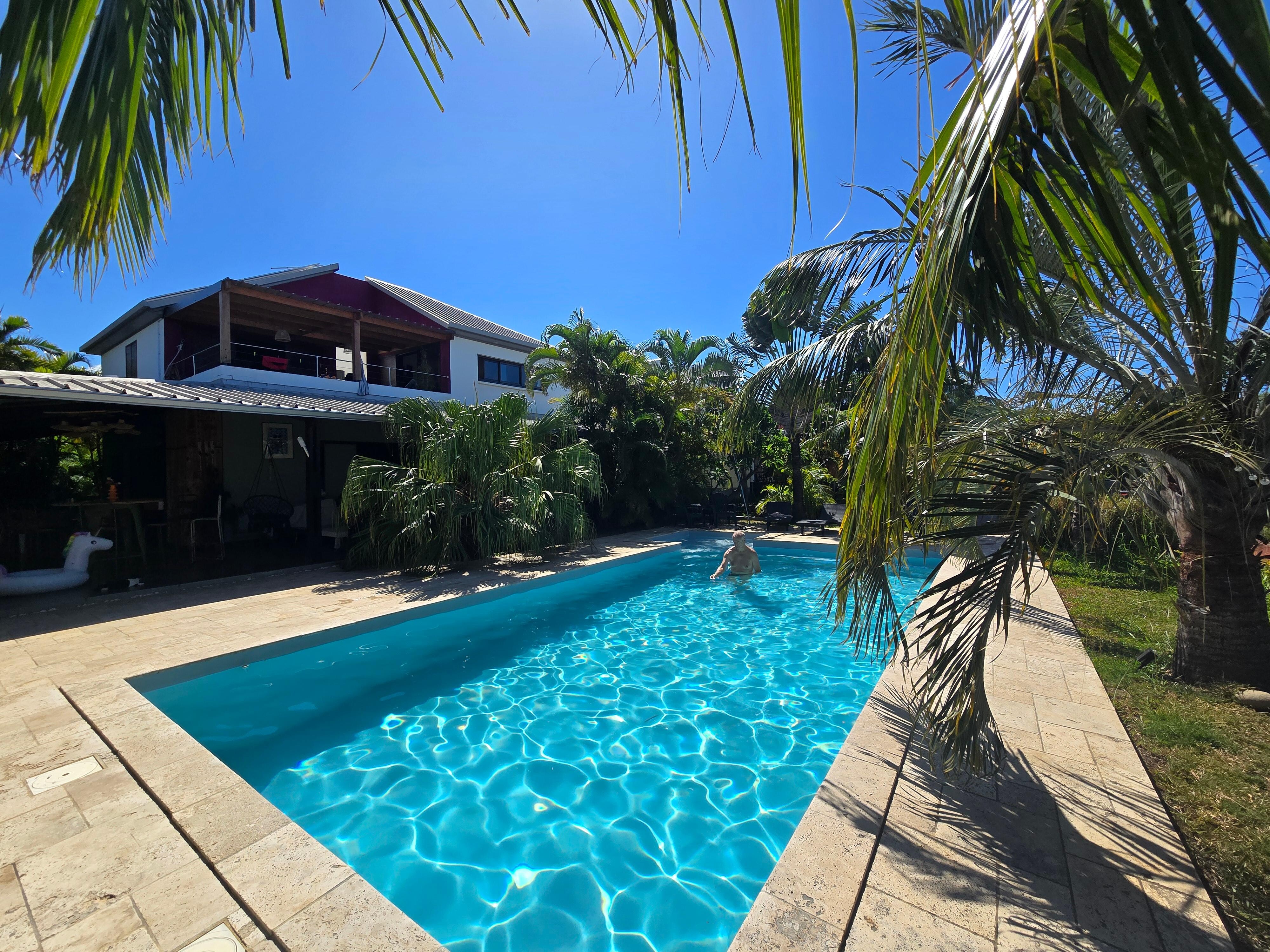 La piscine et son jardin partagés 