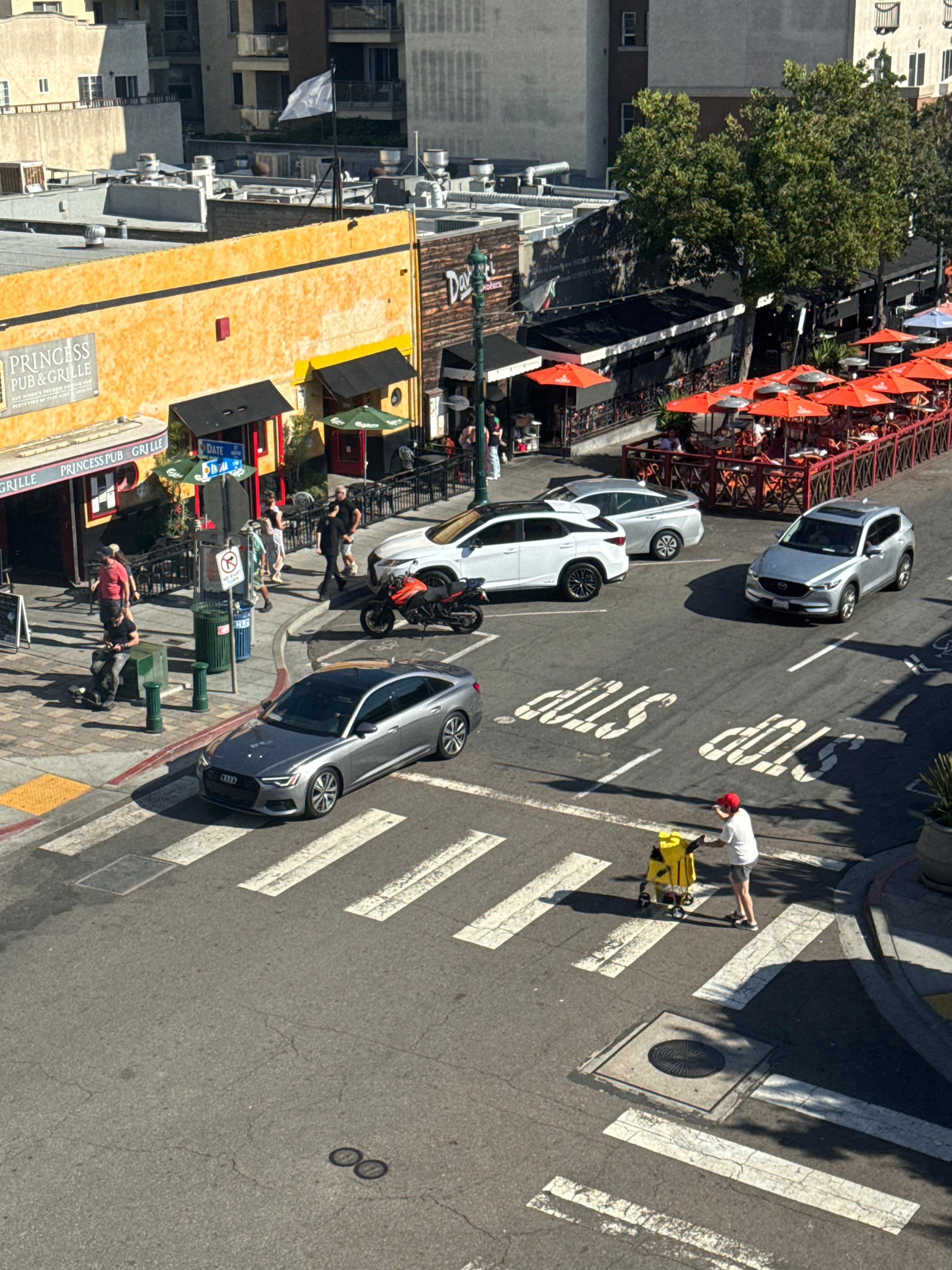 We love  the vibrant city view 