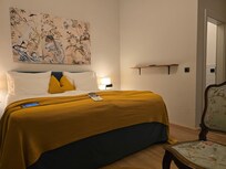 Queen room