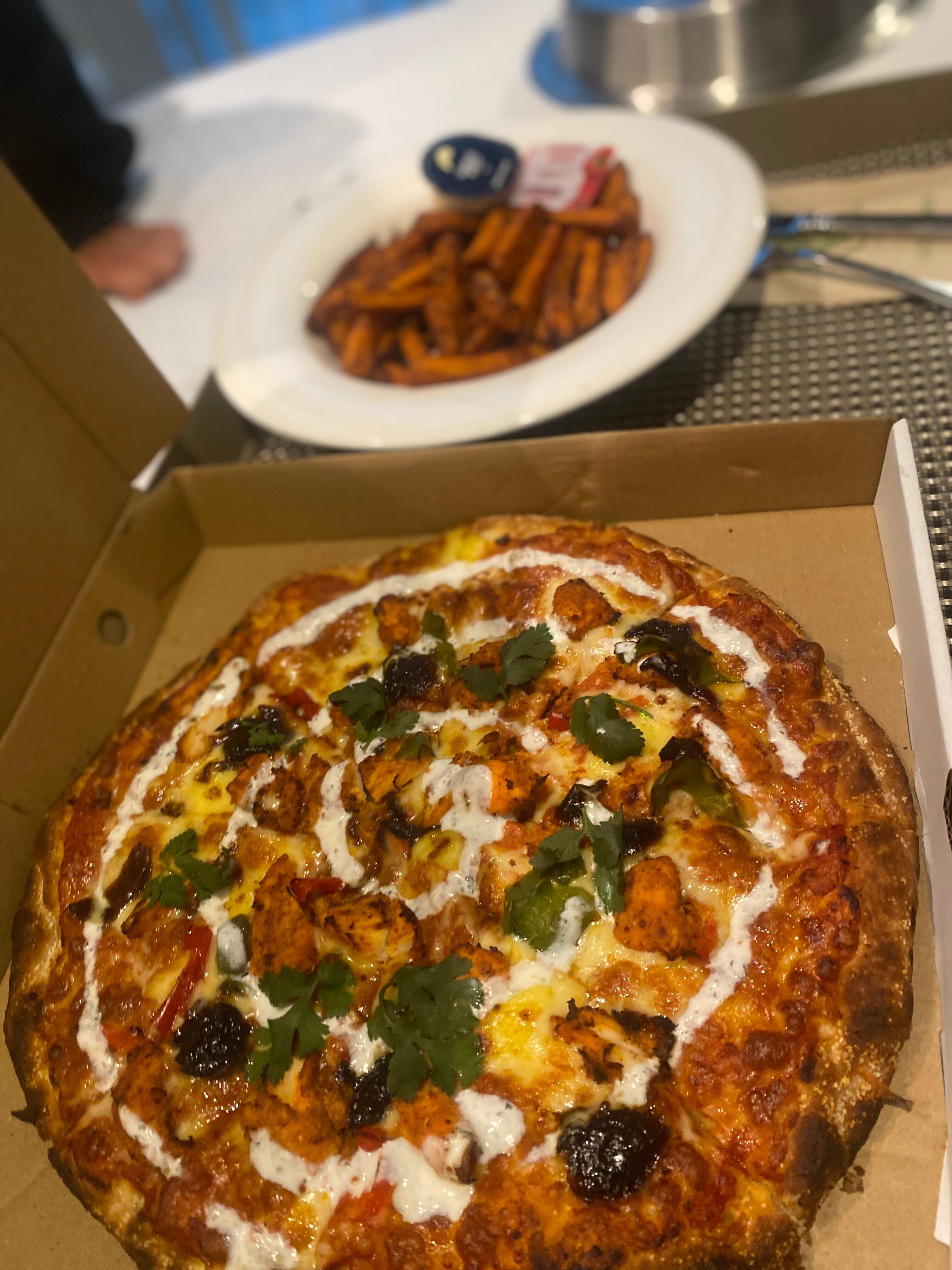 Best åizza and fries for room service
