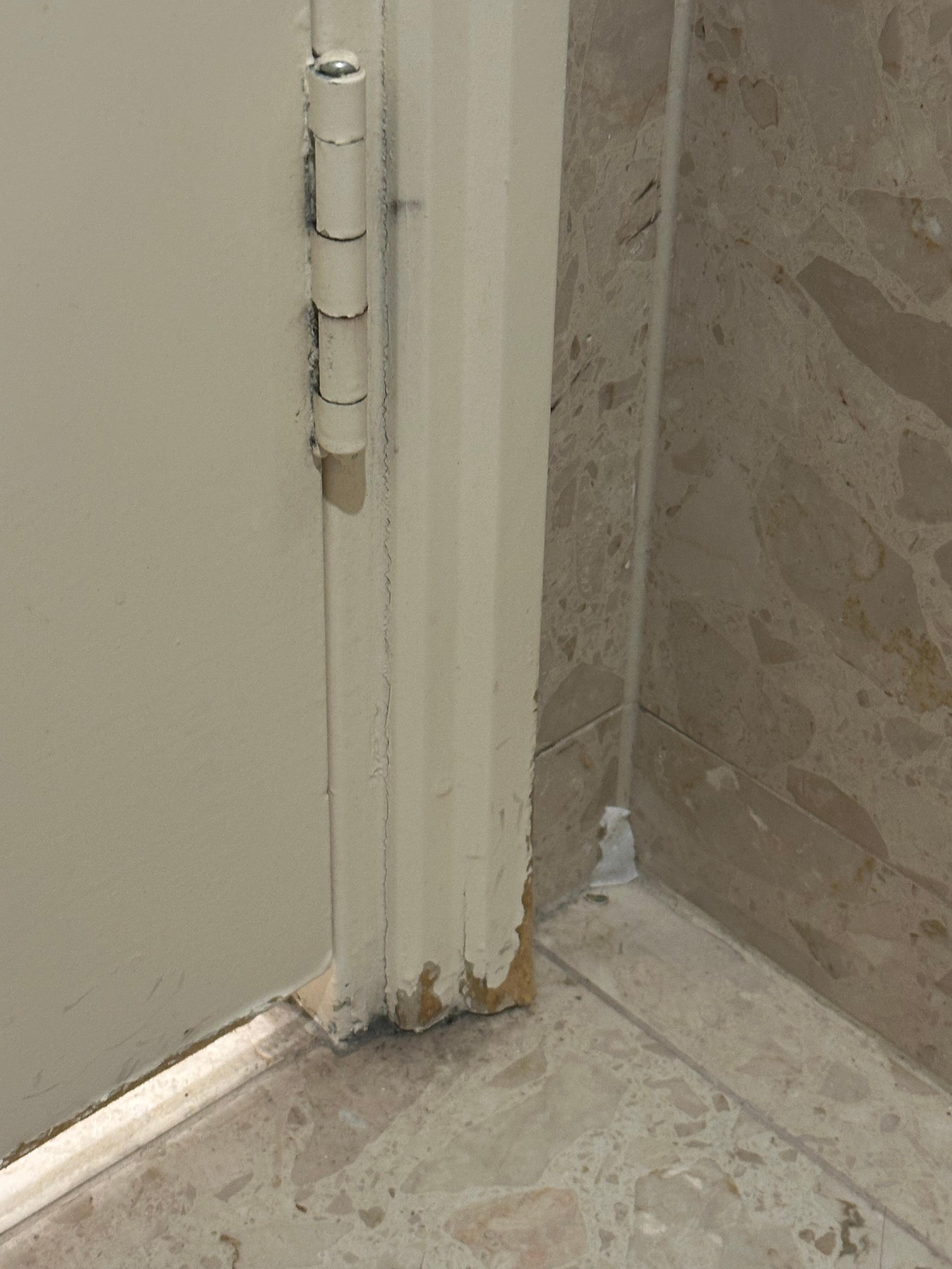 All walls, skirting and architraves looked like this. 