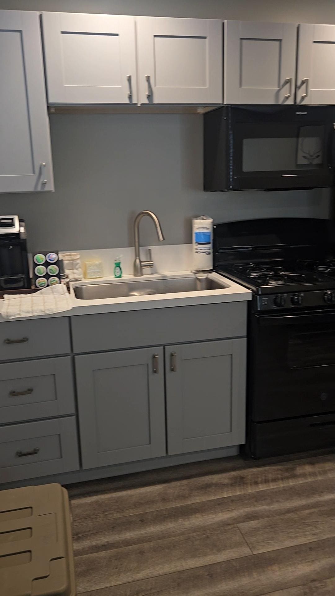 This is the kitchen area off to the left when you come in.