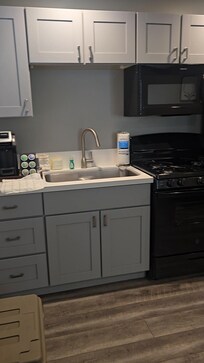 This is the kitchen area off to the left when you come in.