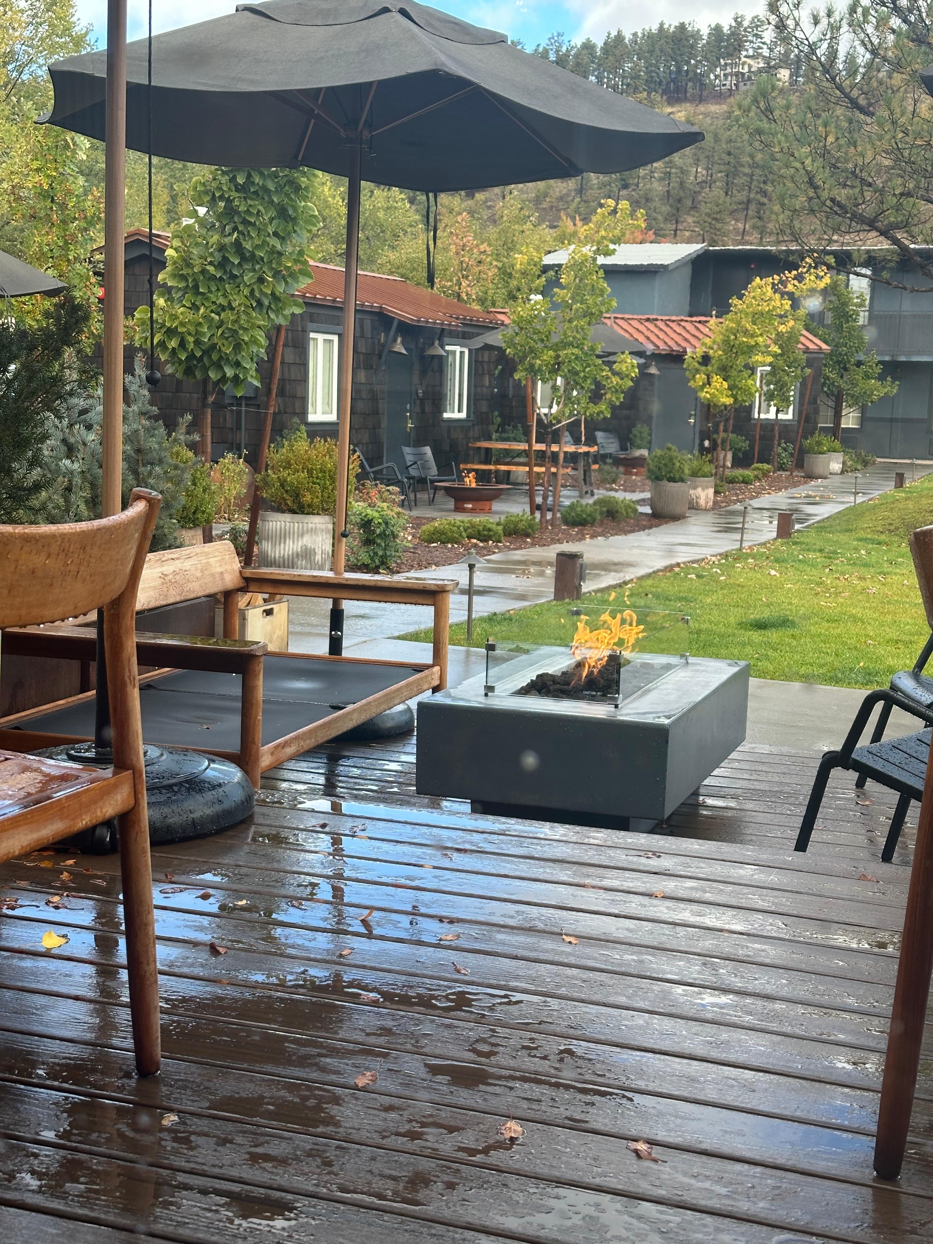 Nice deck with fire pits 