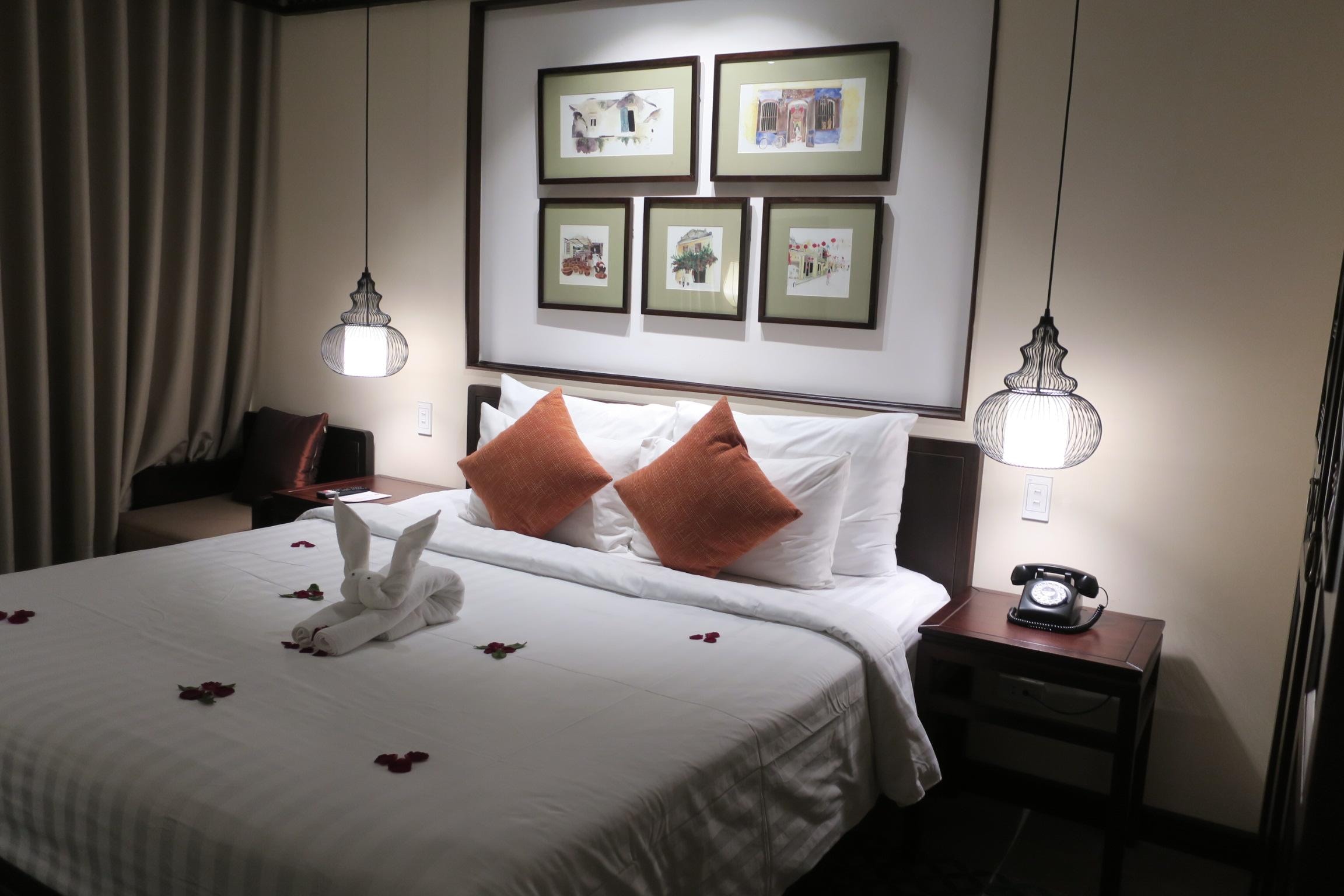 Room with lovely interior 