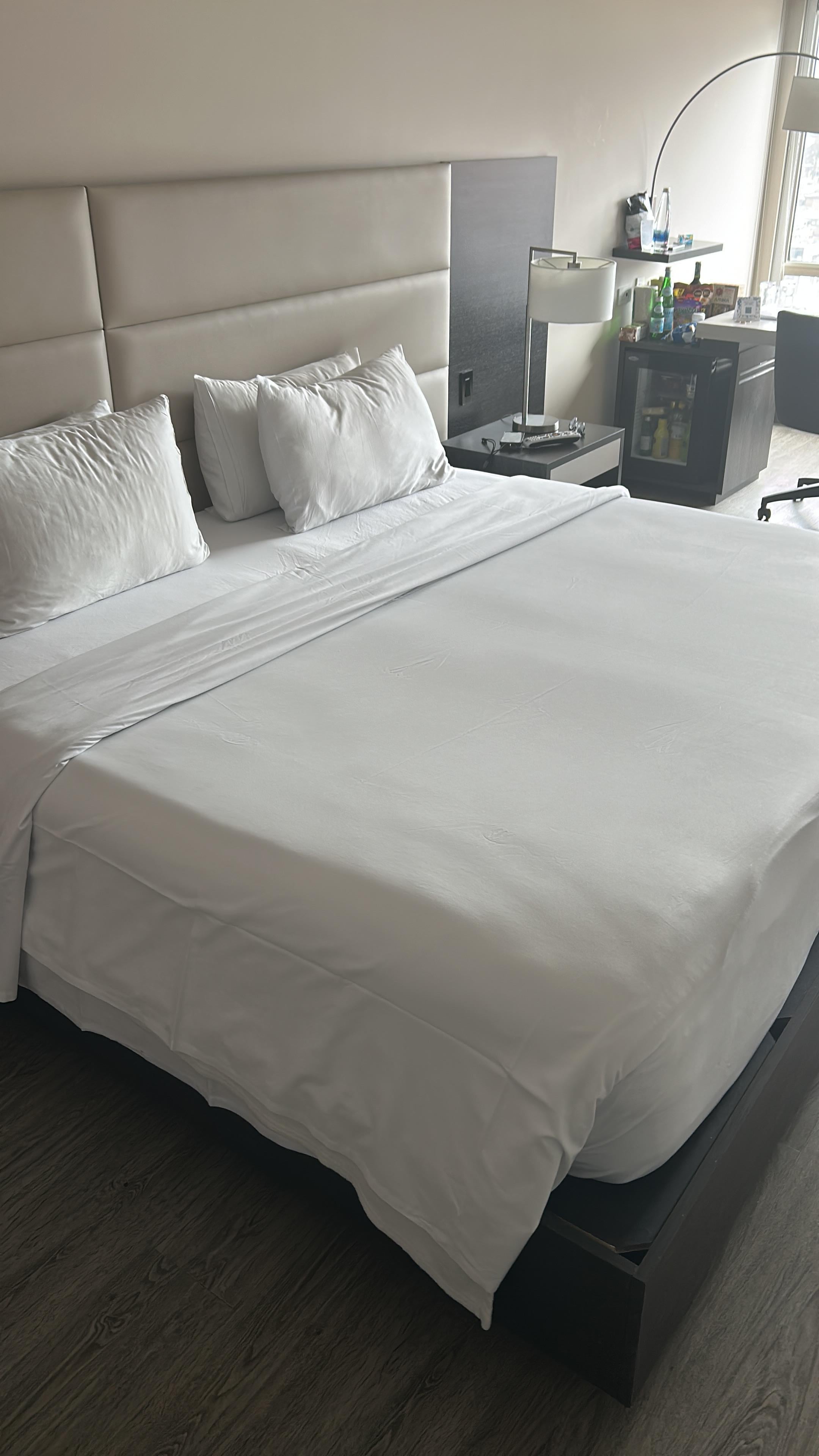 King size bed 
