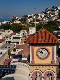 View from rooftop pool… everything is walkable. It was really fun to just walk out our door walk down the street to a coffee shop and be right in the action.