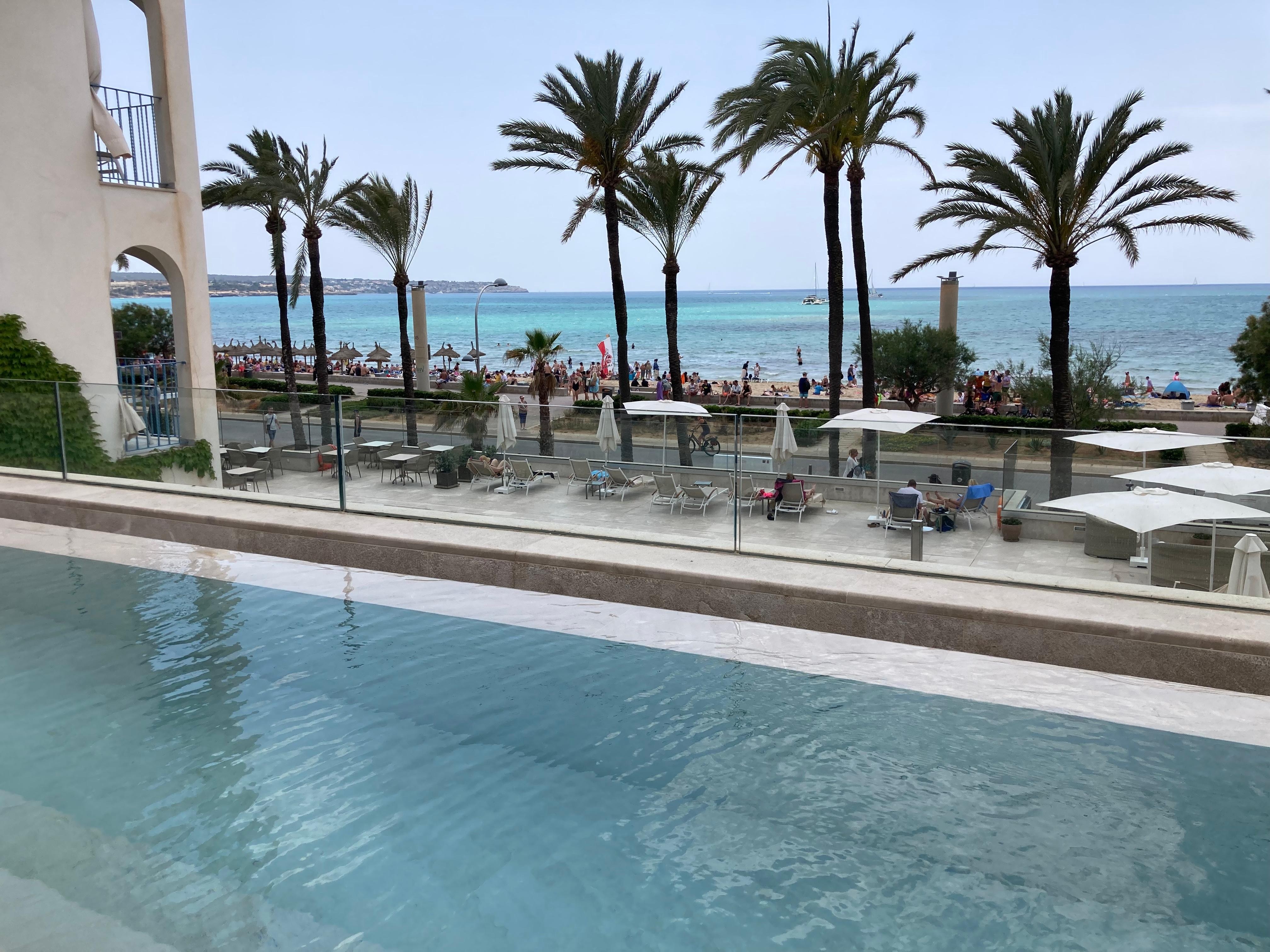 Utsikt fra «øvre bassengkant»