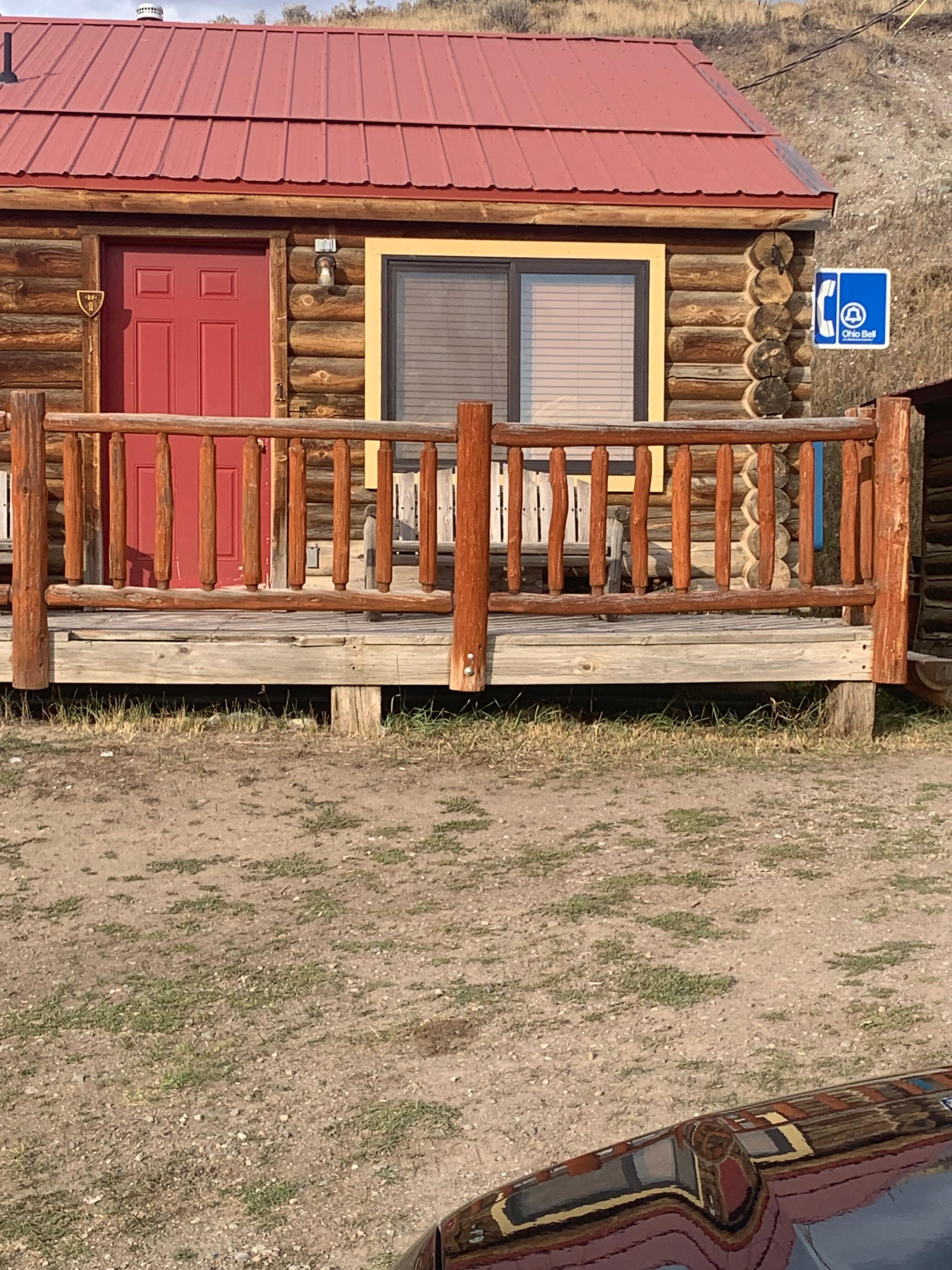 Completely different pictures than on the site. 