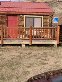 Completely different pictures than on the site.